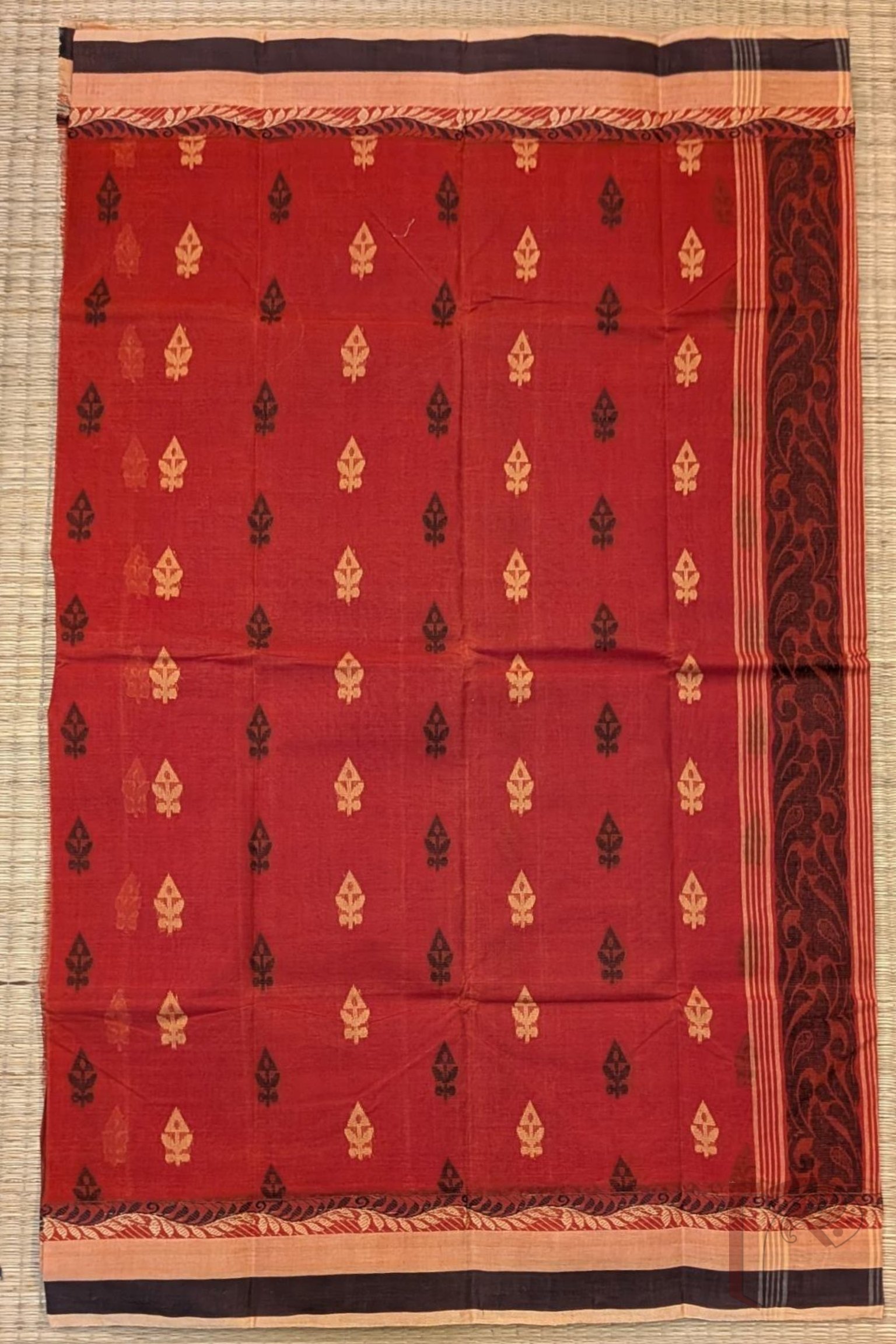 Jamdani Joy – Brick Red Bengal Cotton Jamdani Saree with Cream and Black Leaf-Diamond Motifs and Triple Borders - Image 3