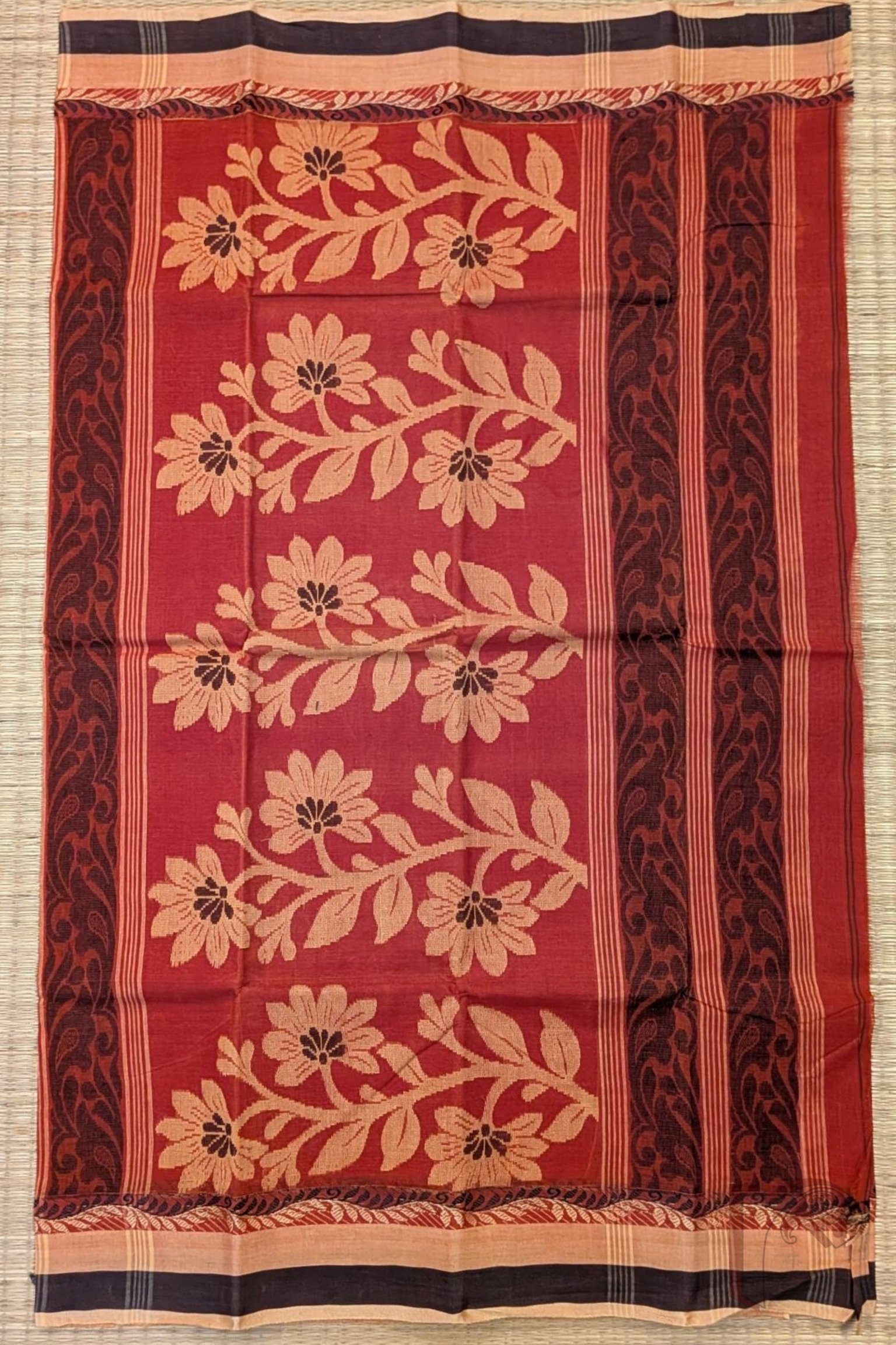 Jamdani Joy – Brick Red Bengal Cotton Jamdani Saree with Cream and Black Leaf-Diamond Motifs and Triple Borders - Image 4