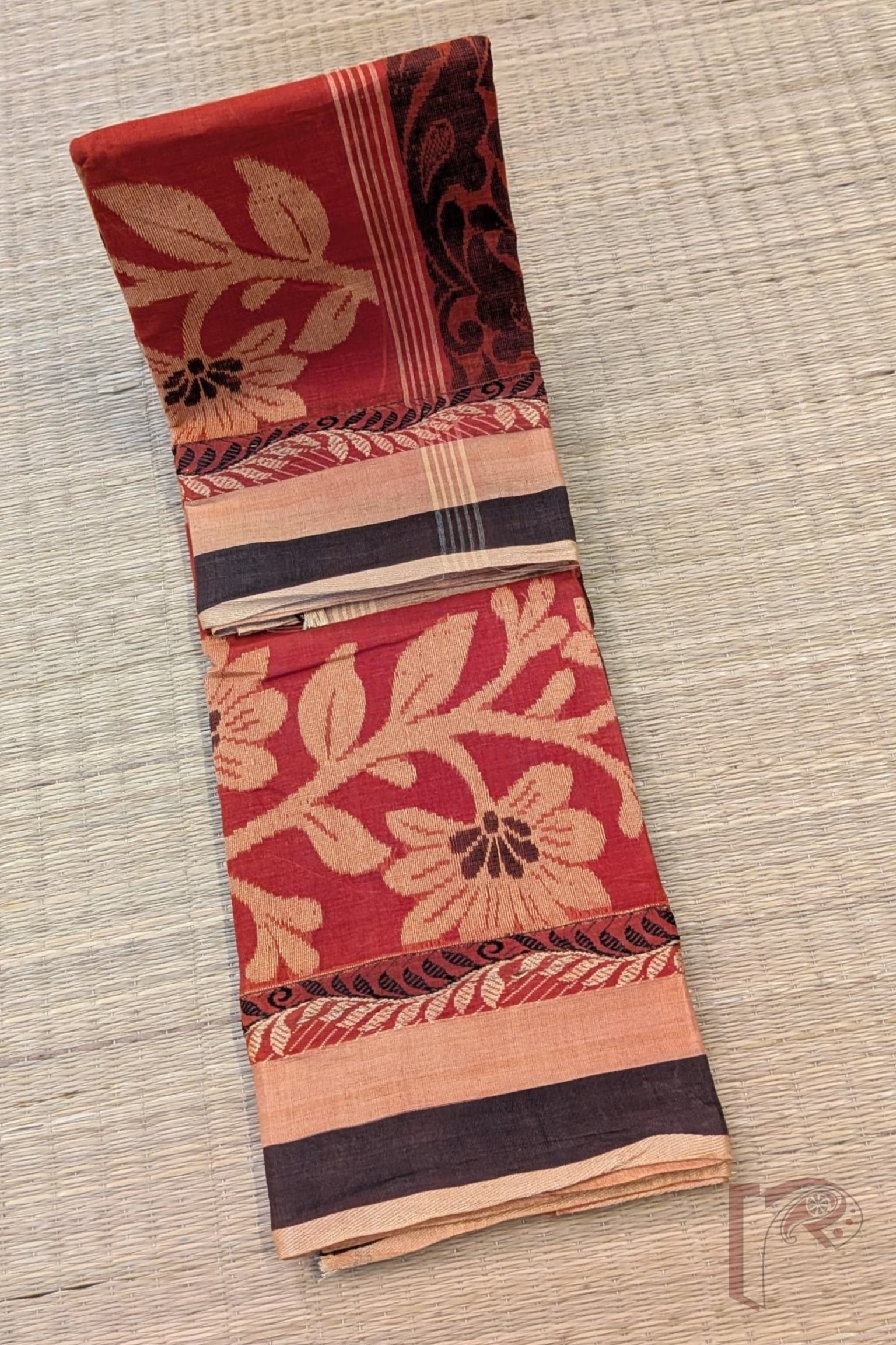 Jamdani Joy – Brick Red Bengal Cotton Jamdani Saree with Cream and Black Leaf-Diamond Motifs and Triple Borders - Image 5