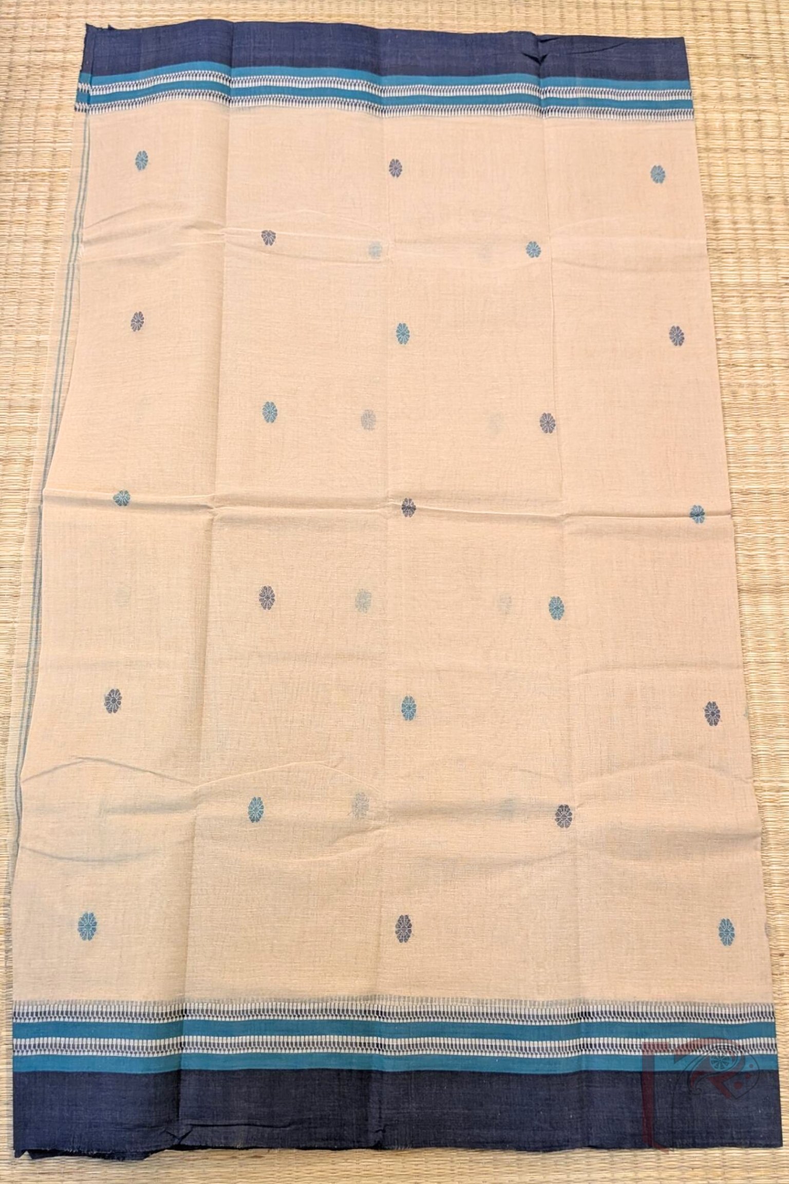 Jamdani Joy – Beige Bengal Cotton Jamdani Saree with Navy and Teal Blue Floral Motifs and Sunflower Pallu - Image 3