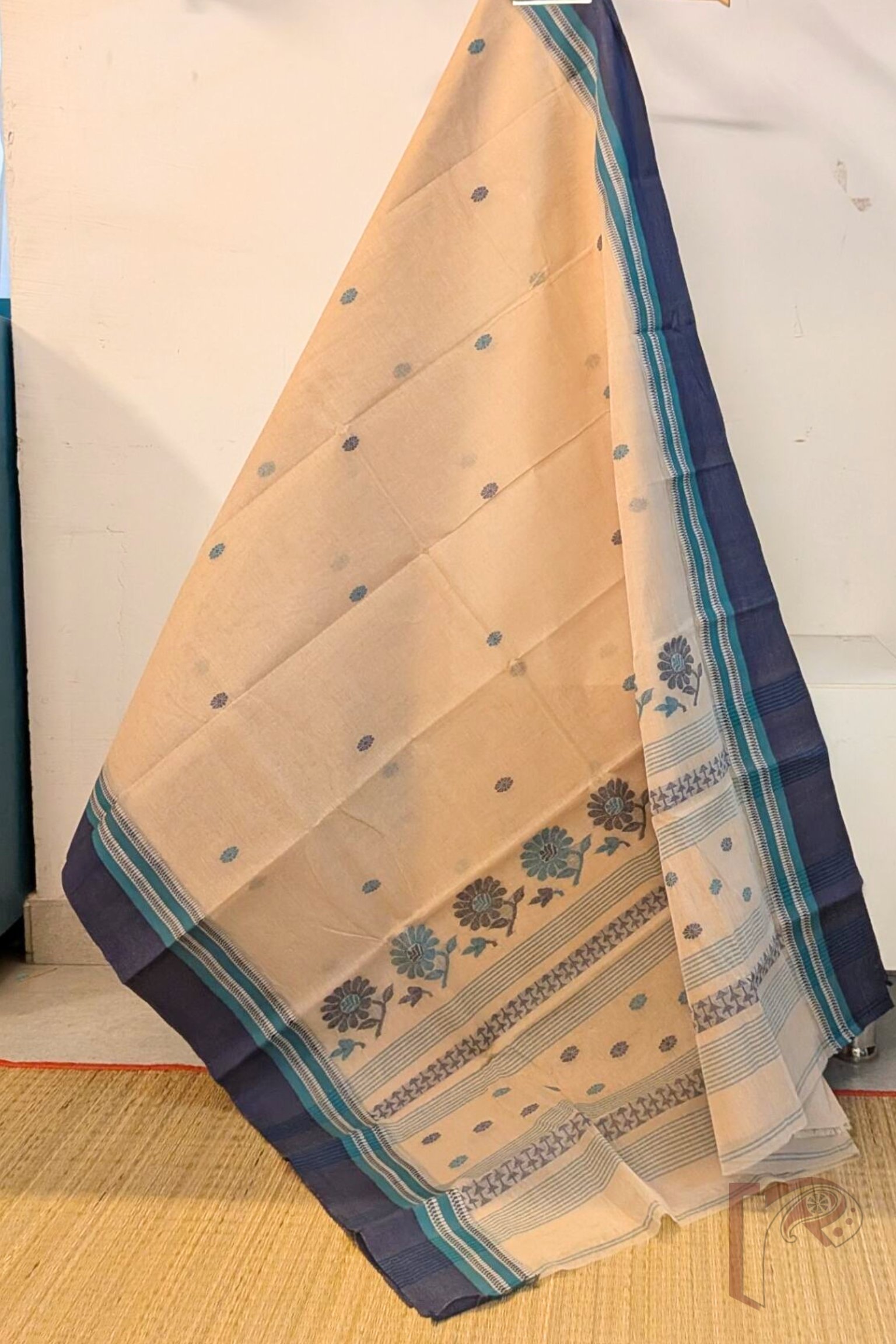 Jamdani Joy – Beige Bengal Cotton Jamdani Saree with Navy and Teal Blue Floral Motifs and Sunflower Pallu
