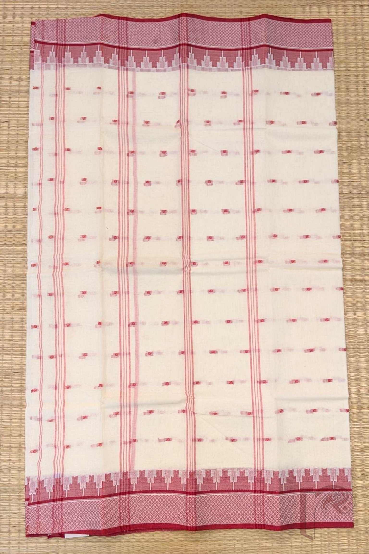 Jamdani Joy – White Bengal Cotton Jamdani Saree with Red Temple Border and Striped Pallu - Image 4