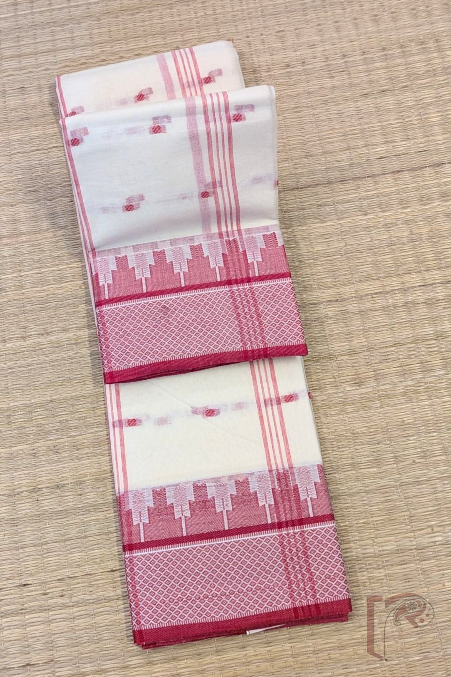 Jamdani Joy – White Bengal Cotton Jamdani Saree with Red Temple Border and Striped Pallu - Image 5