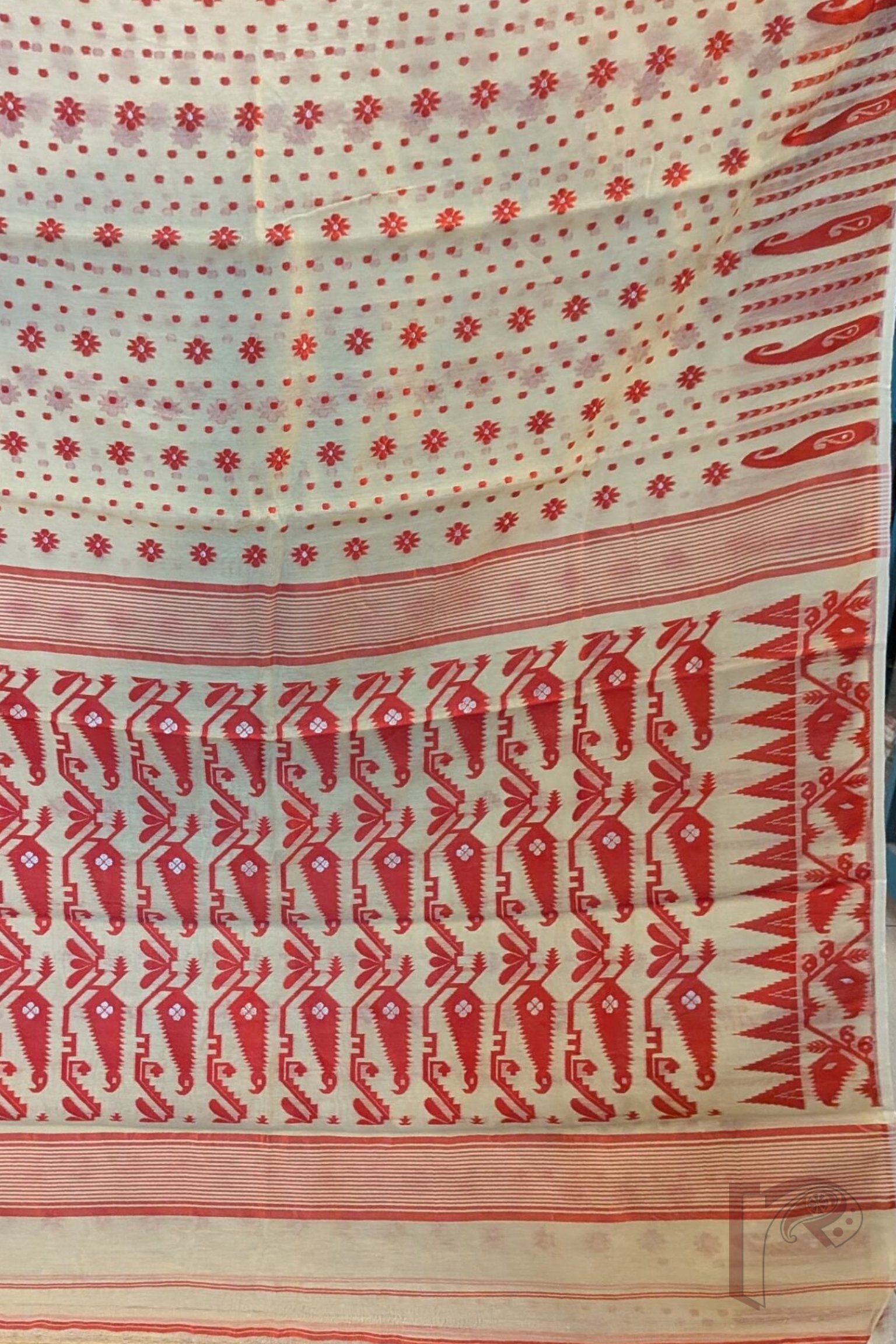 Jamdani Joy - Elegant Cream Jamdani Saree with Red Polka Dots, Mango Motif Border & Gold Leaf Pallu - Image 5