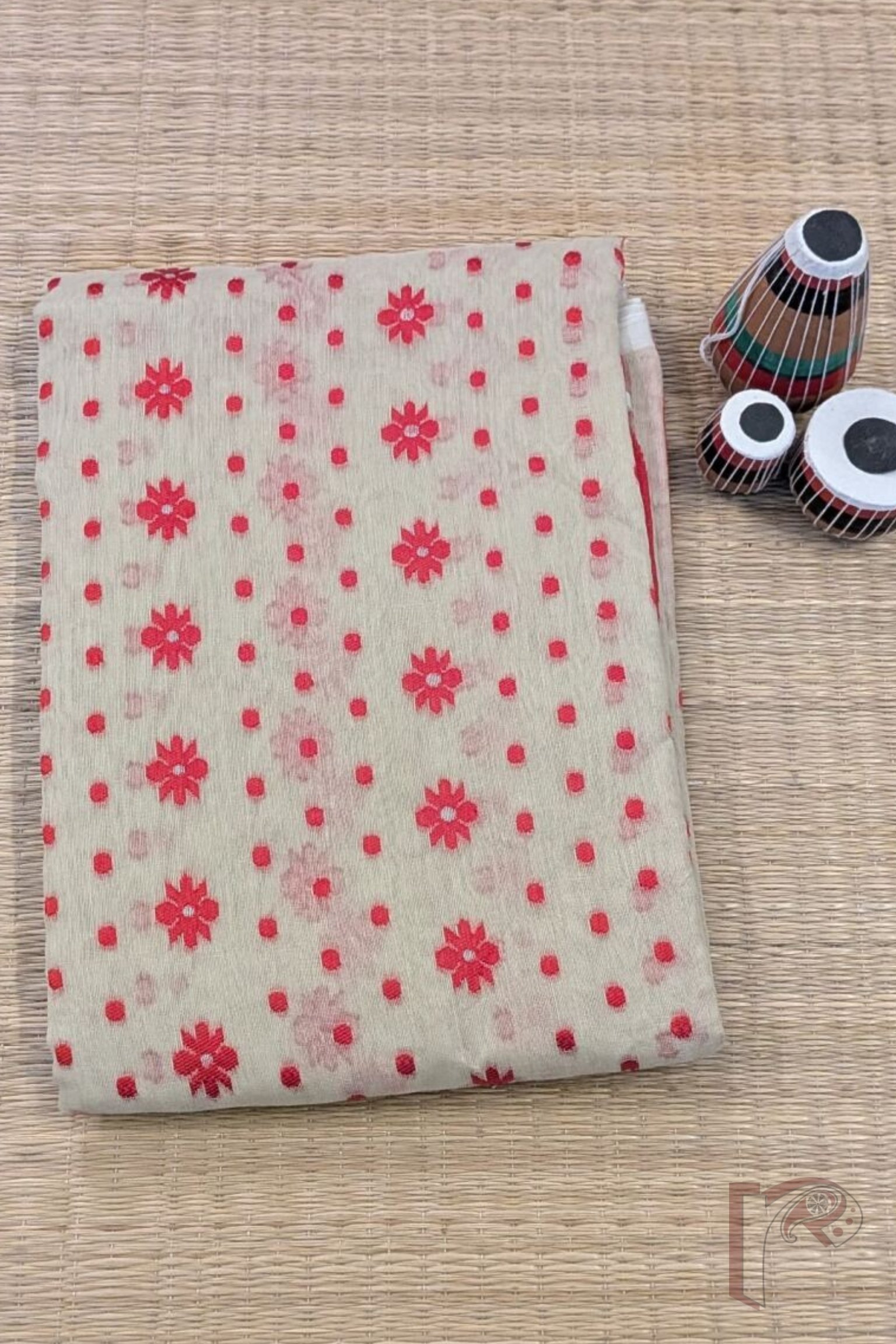 Jamdani Joy - Elegant Cream Jamdani Saree with Red Polka Dots, Mango Motif Border & Gold Leaf Pallu - Image 8