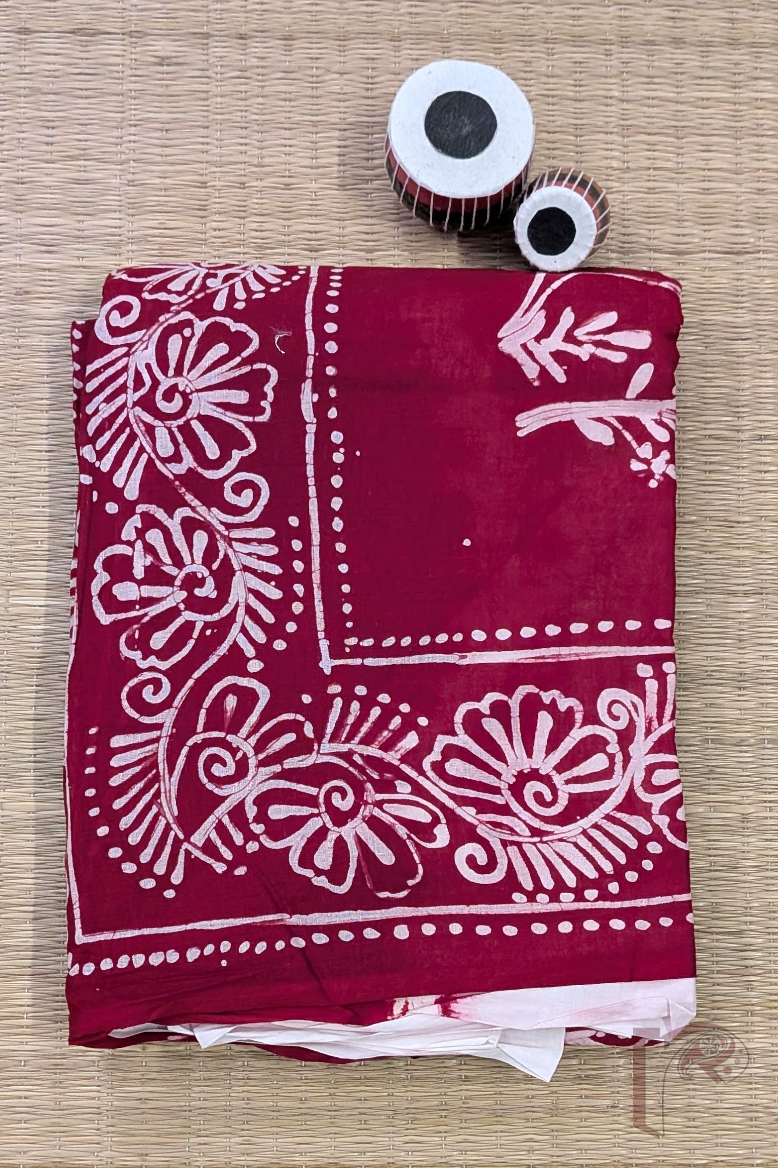 Mulmul Muse – White and Red Hand Batik Mulmul Saree with Human Figure Motif - Image 2