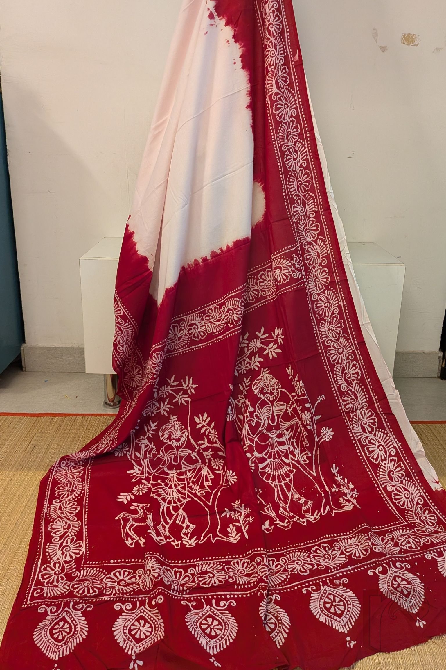 Mulmul Muse – White and Red Hand Batik Mulmul Saree with Human Figure Motif - Image 3