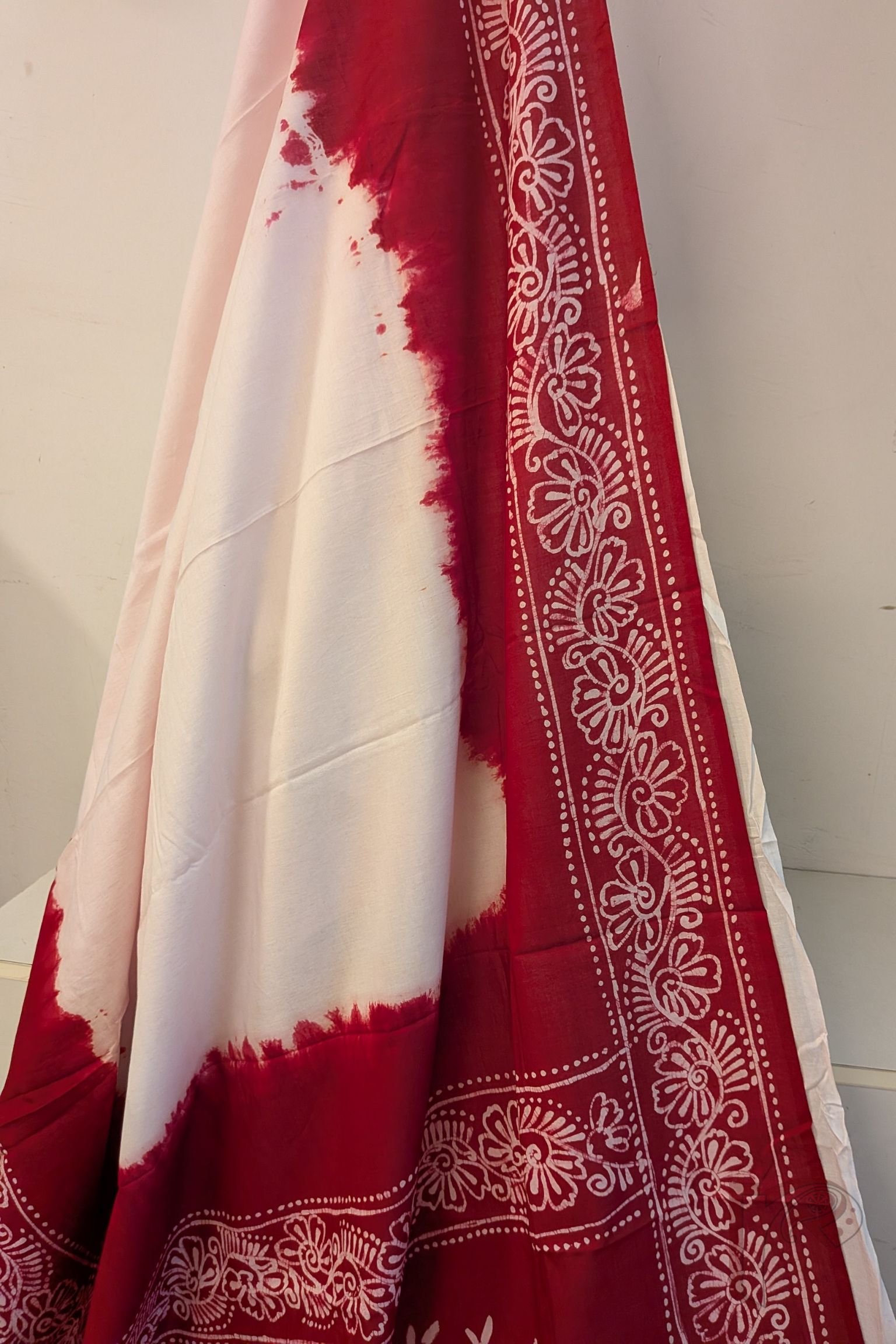 Mulmul Muse – White and Red Hand Batik Mulmul Saree with Human Figure Motif - Image 5