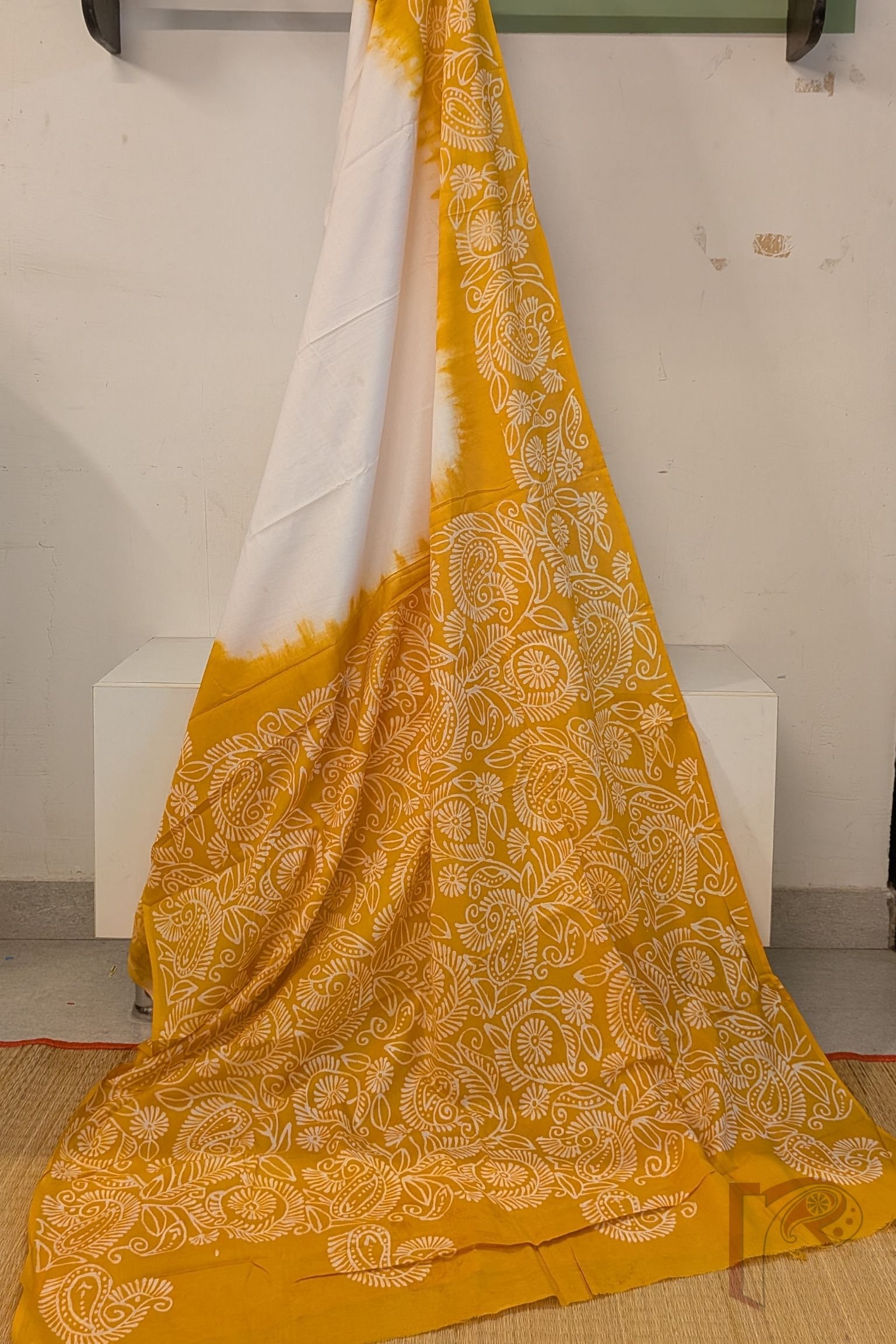 Mulmul Muse – White and Orange Hand Batik Mulmul Saree with Creeper Motifs - Image 3