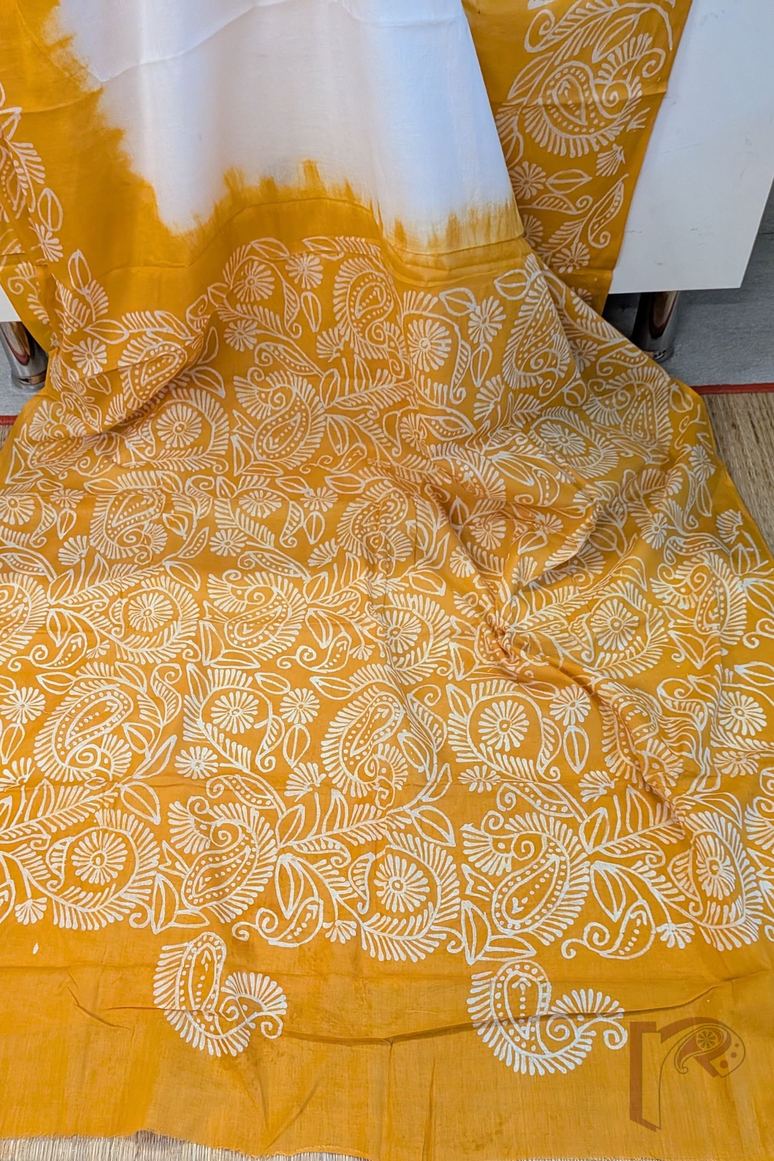 Mulmul Muse – White and Orange Hand Batik Mulmul Saree with Creeper Motifs - Image 5