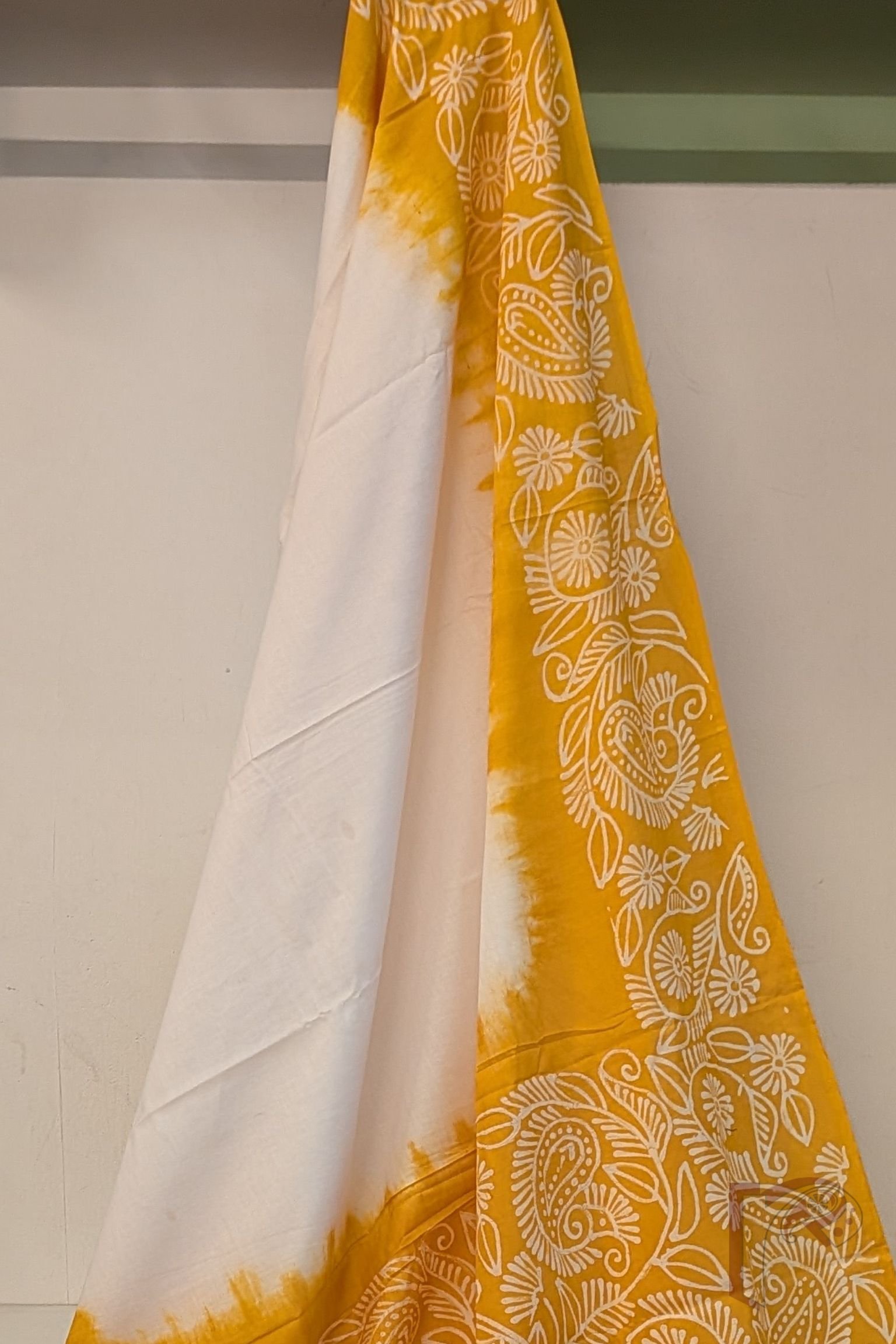 Mulmul Muse – White and Orange Hand Batik Mulmul Saree with Creeper Motifs - Image 7