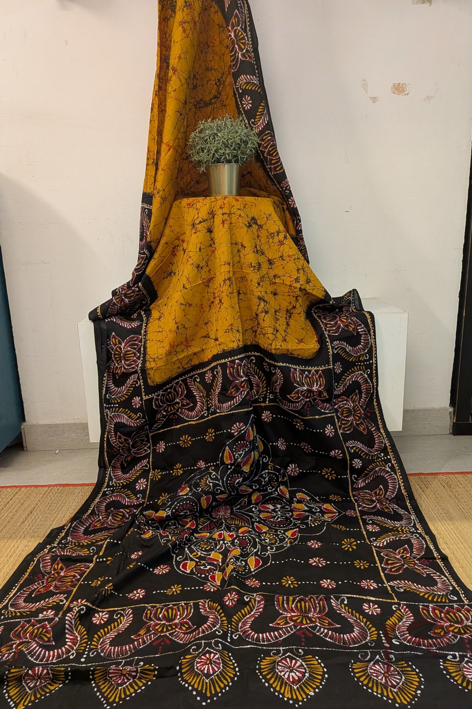 Mulmul Muse – Orange and Black Lotus Print Hand Batik Mulmul Saree - Image 4