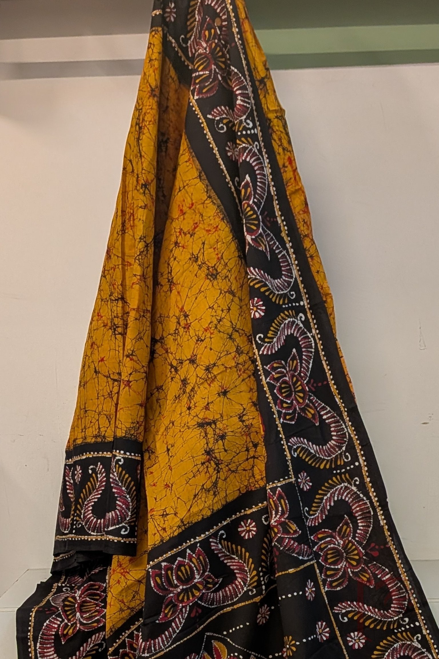 Mulmul Muse – Orange and Black Lotus Print Hand Batik Mulmul Saree - Image 7