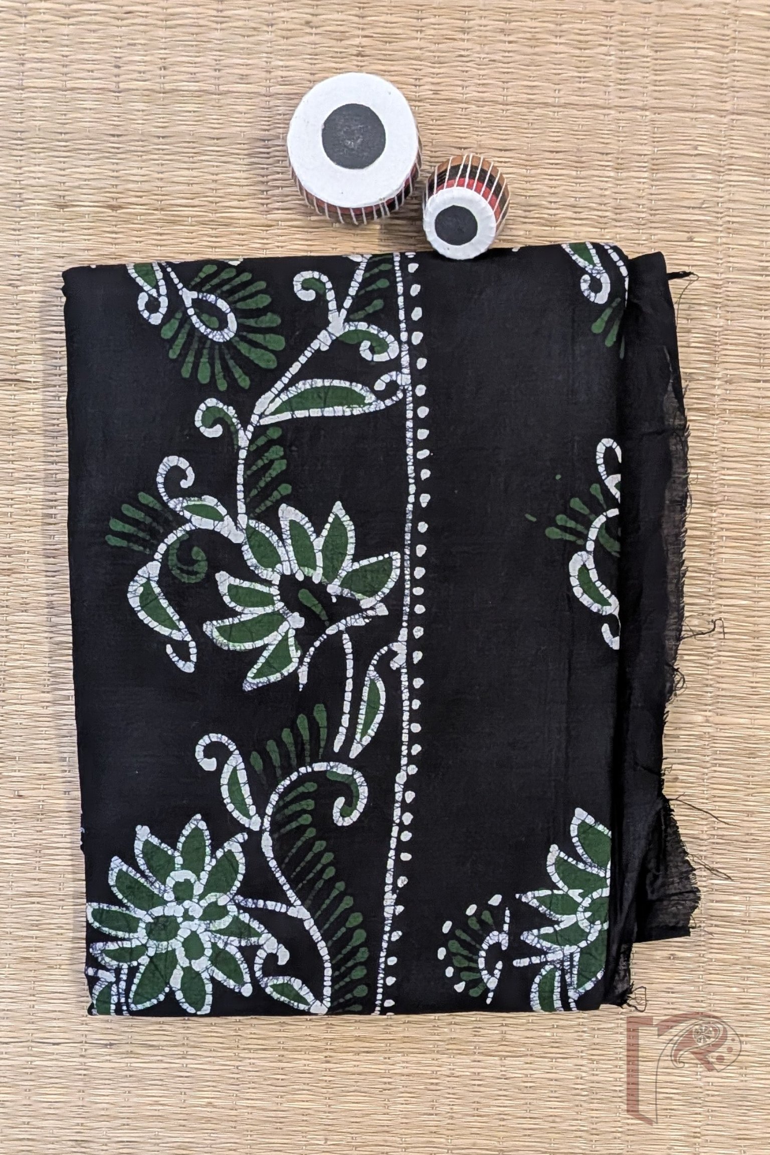 Mulmul Muse – Green and Black Half & Half Hand Batik Mulmul Saree with Floral Motifs - Image 2