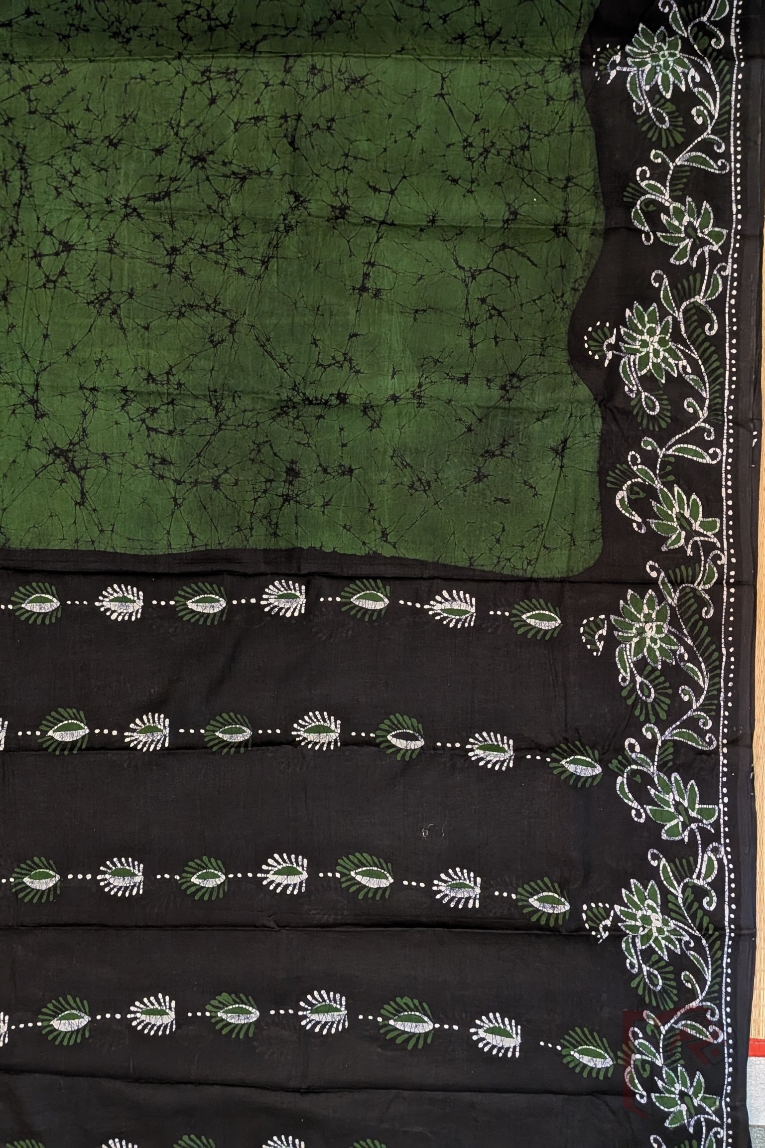 Mulmul Muse – Green and Black Half & Half Hand Batik Mulmul Saree with Floral Motifs - Image 4