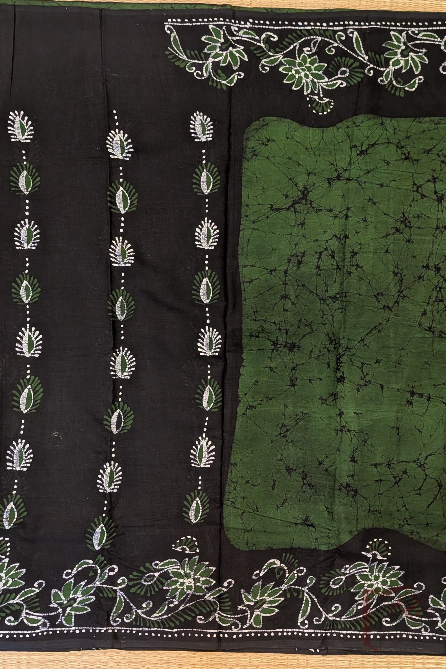 Mulmul Muse – Green and Black Half & Half Hand Batik Mulmul Saree with Floral Motifs - Image 5