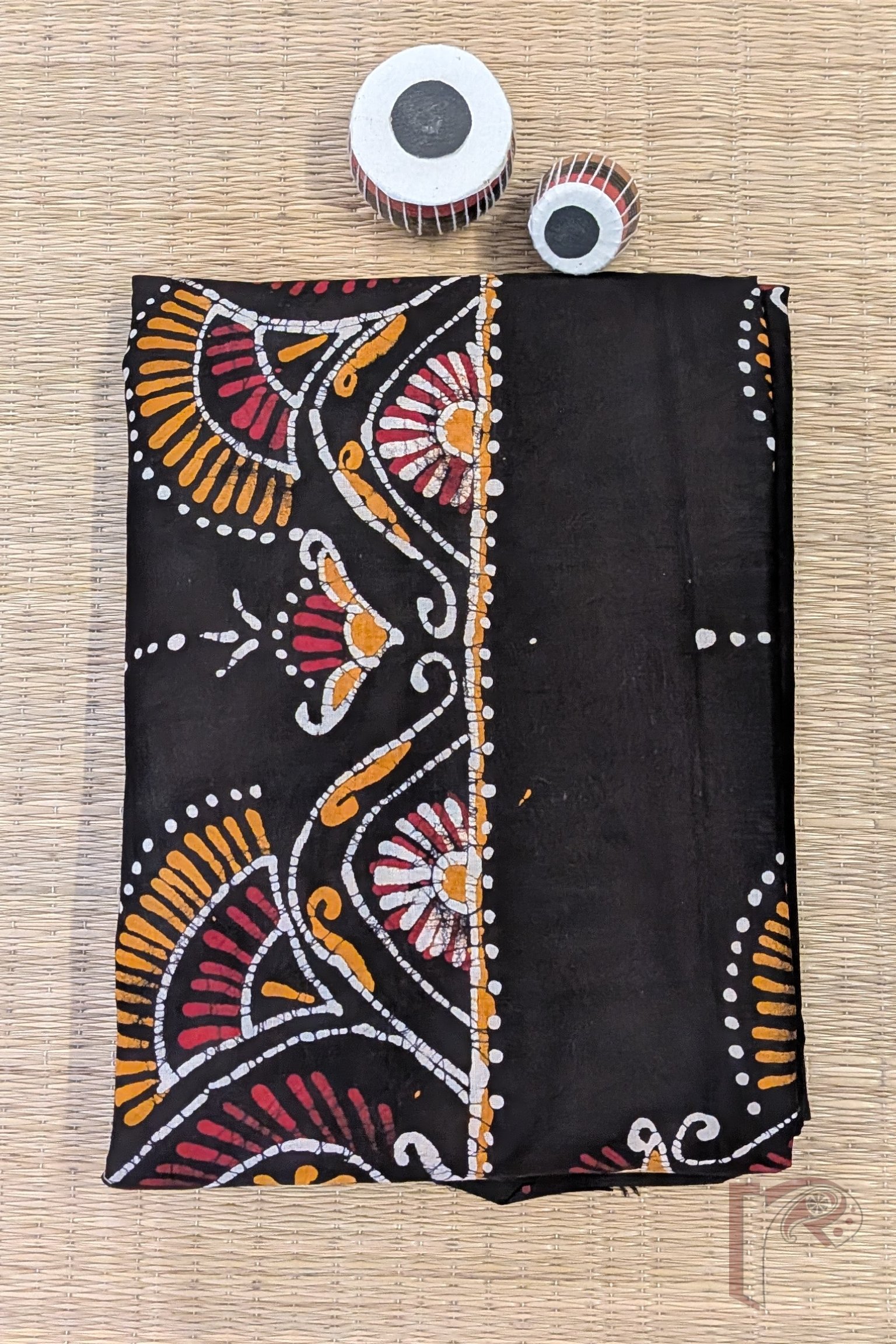 Mulmul Muse – Orange and Black Half & Half Hand Batik Mulmul Saree with Arch and Leaf Motifs - Image 2