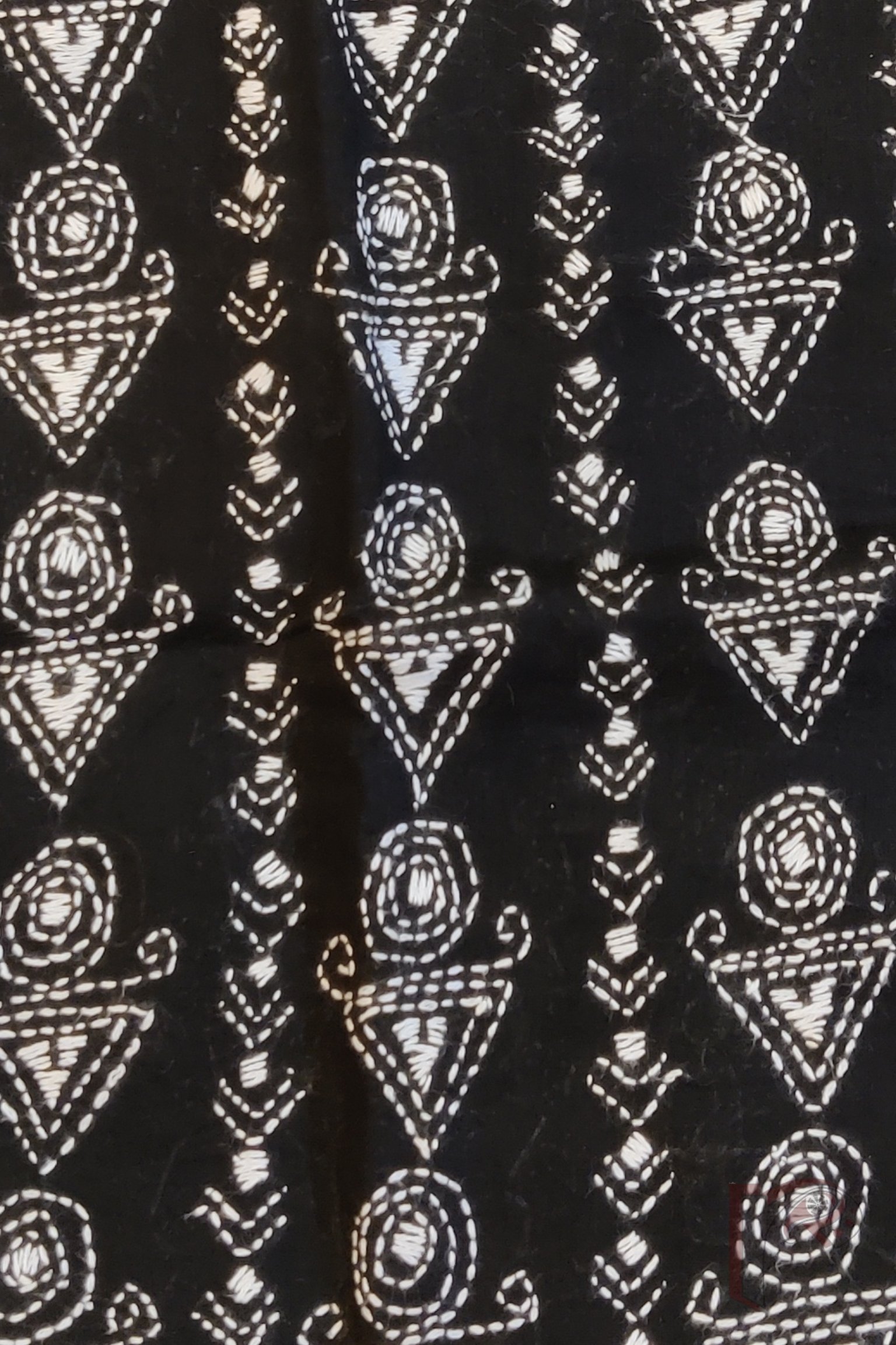 Black Cotton Blouse with White Kantha Triangular and Circular Motifs in Parallel Line Pattern – Unstitched Fabric - Image 3