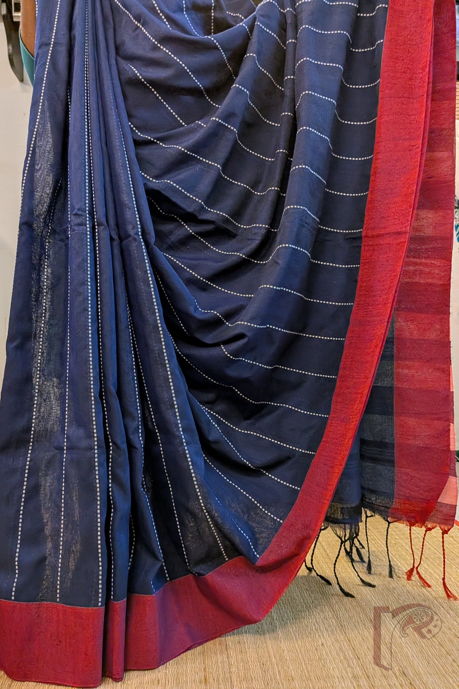 Taant Treasures - Navy Blue Taant Cotton Handloom Saree with Dull Pink Border - Image 5