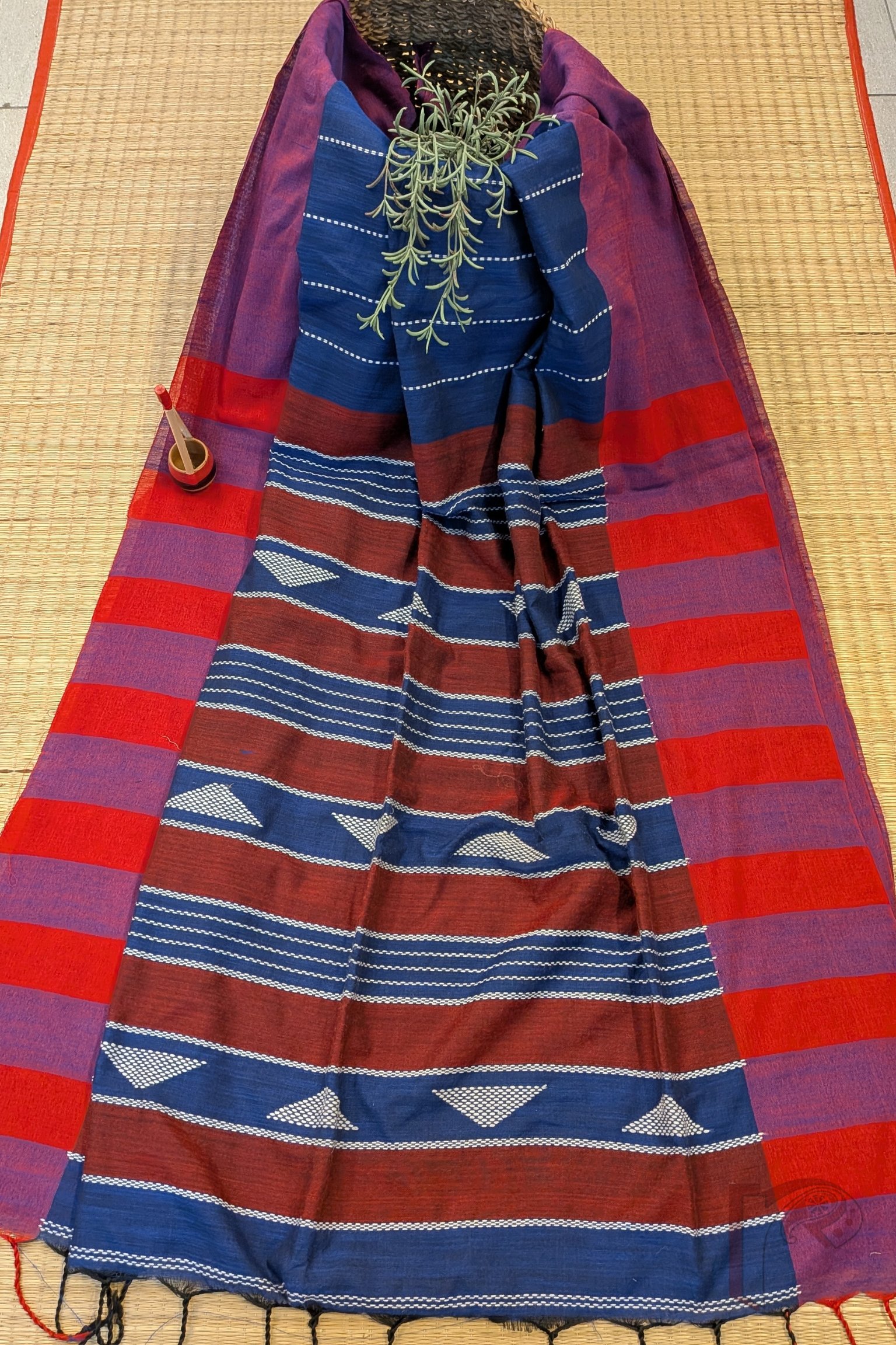 Taant Treasures - Ink Blue Taant Cotton Handloom Saree with Dull Pink Border - Image 4