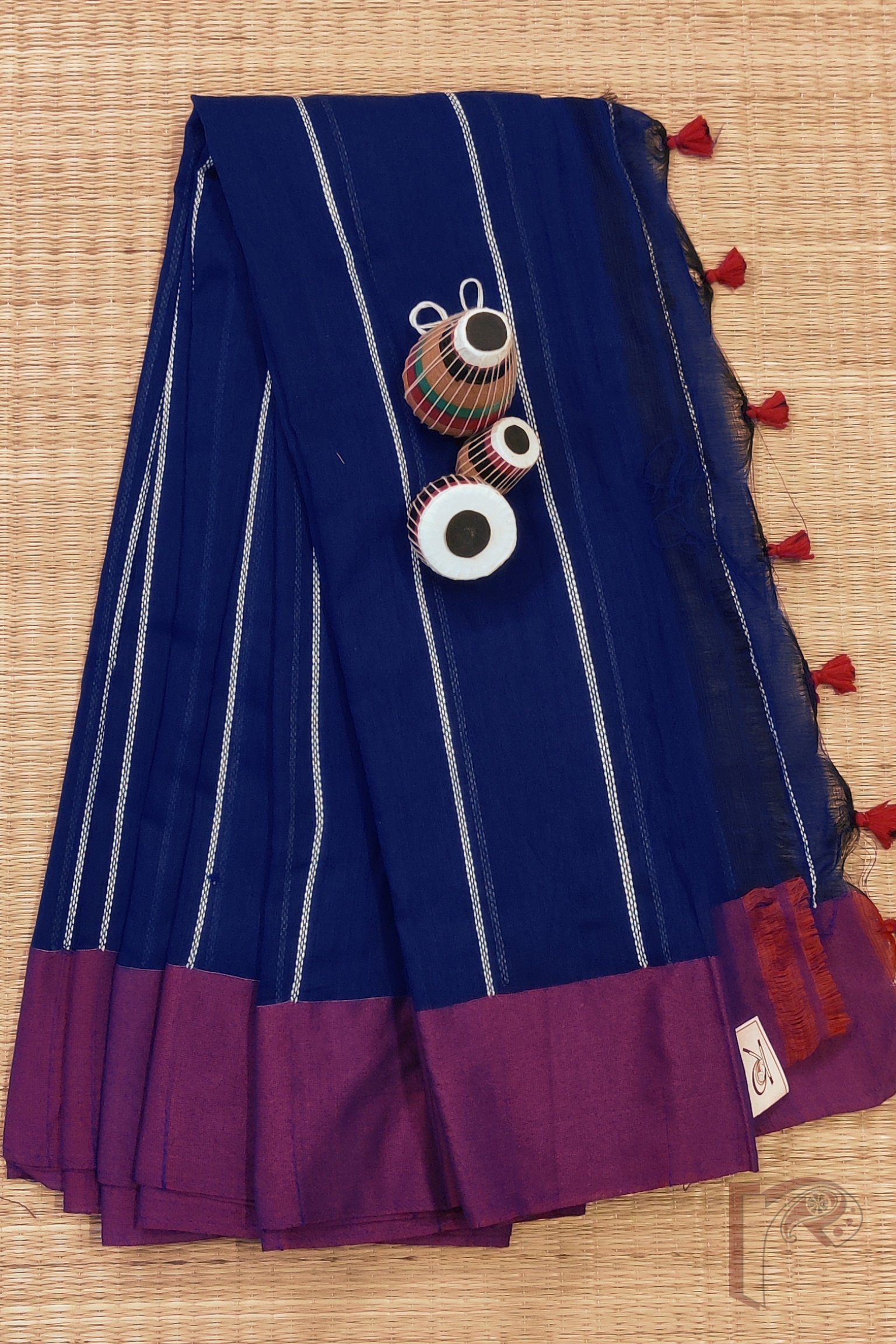 Taant Treasures - Ink Blue Taant Cotton Handloom Saree with Dull Pink Border - Image 5