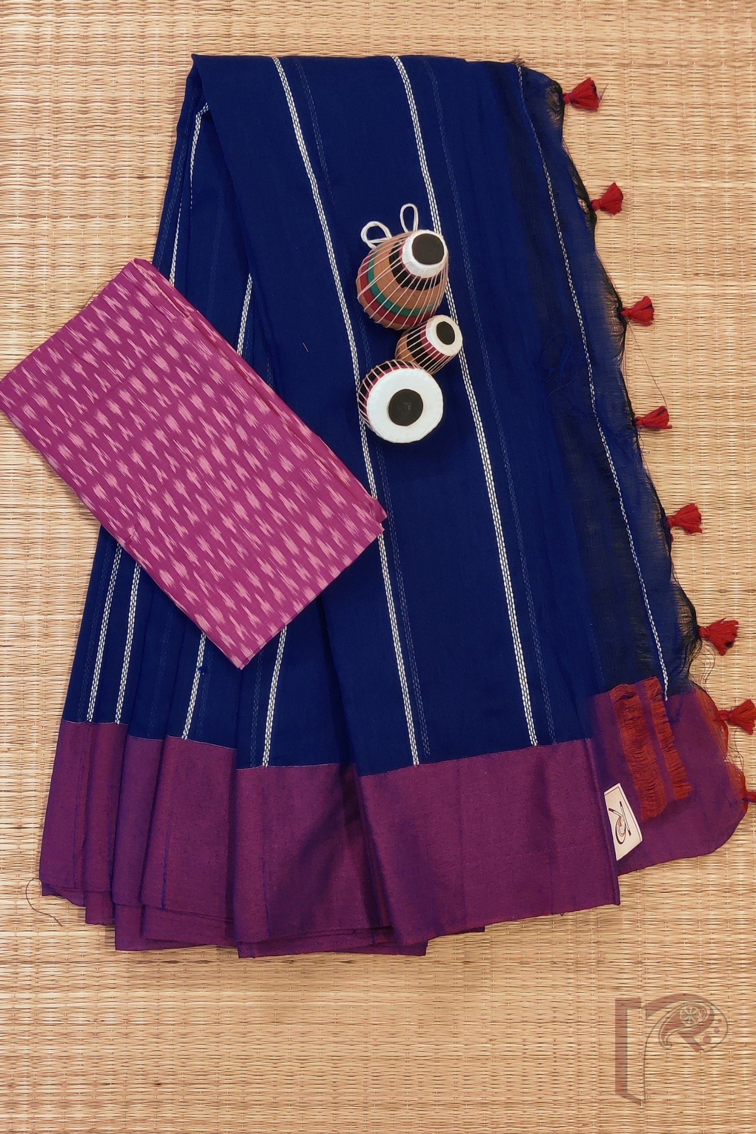 Taant Treasures - Ink Blue Taant Cotton Handloom Saree with Dull Pink Border - Image 7