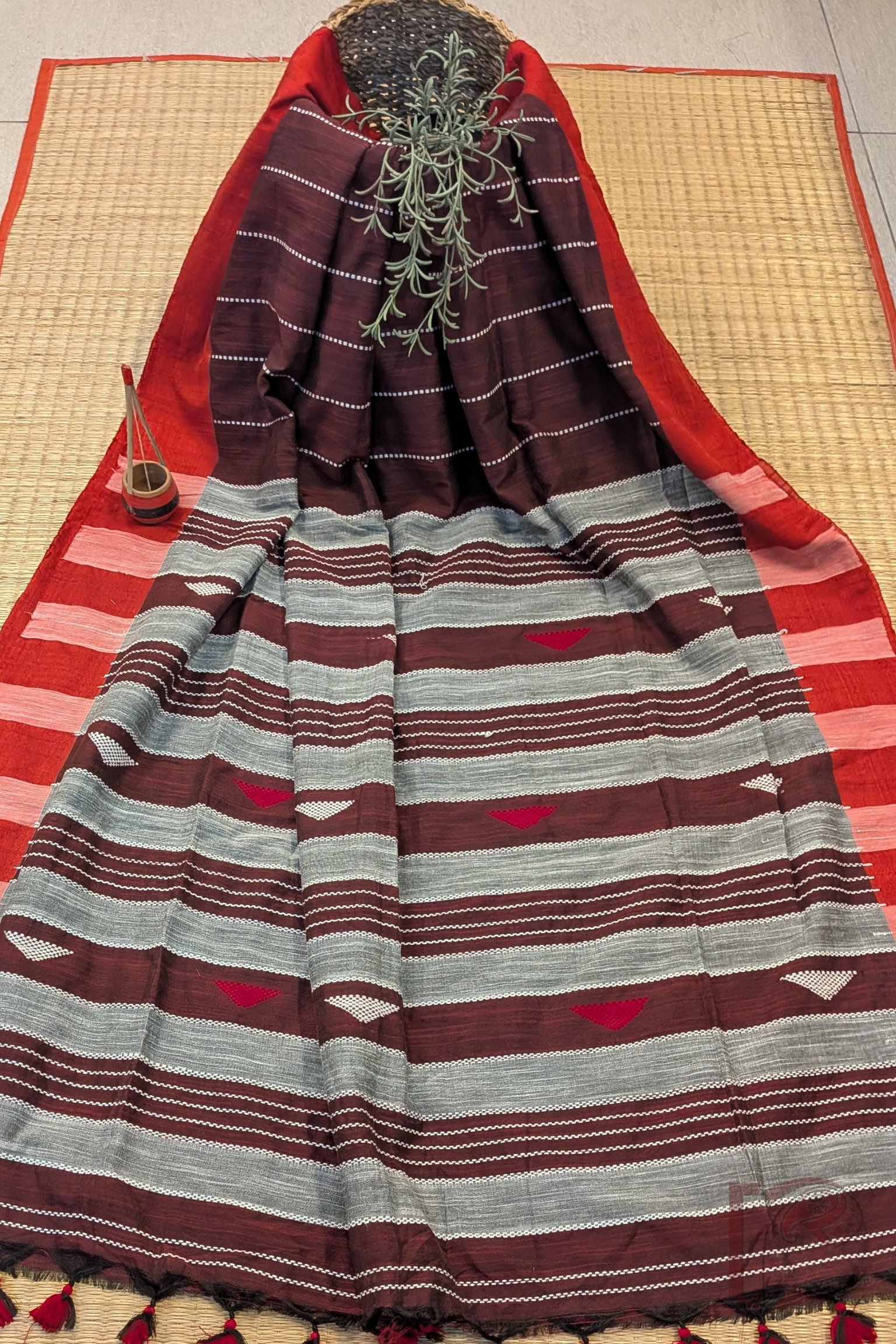 Taant Treasures - Maroon Taant Cotton Handloom Saree with Red Border - Image 2