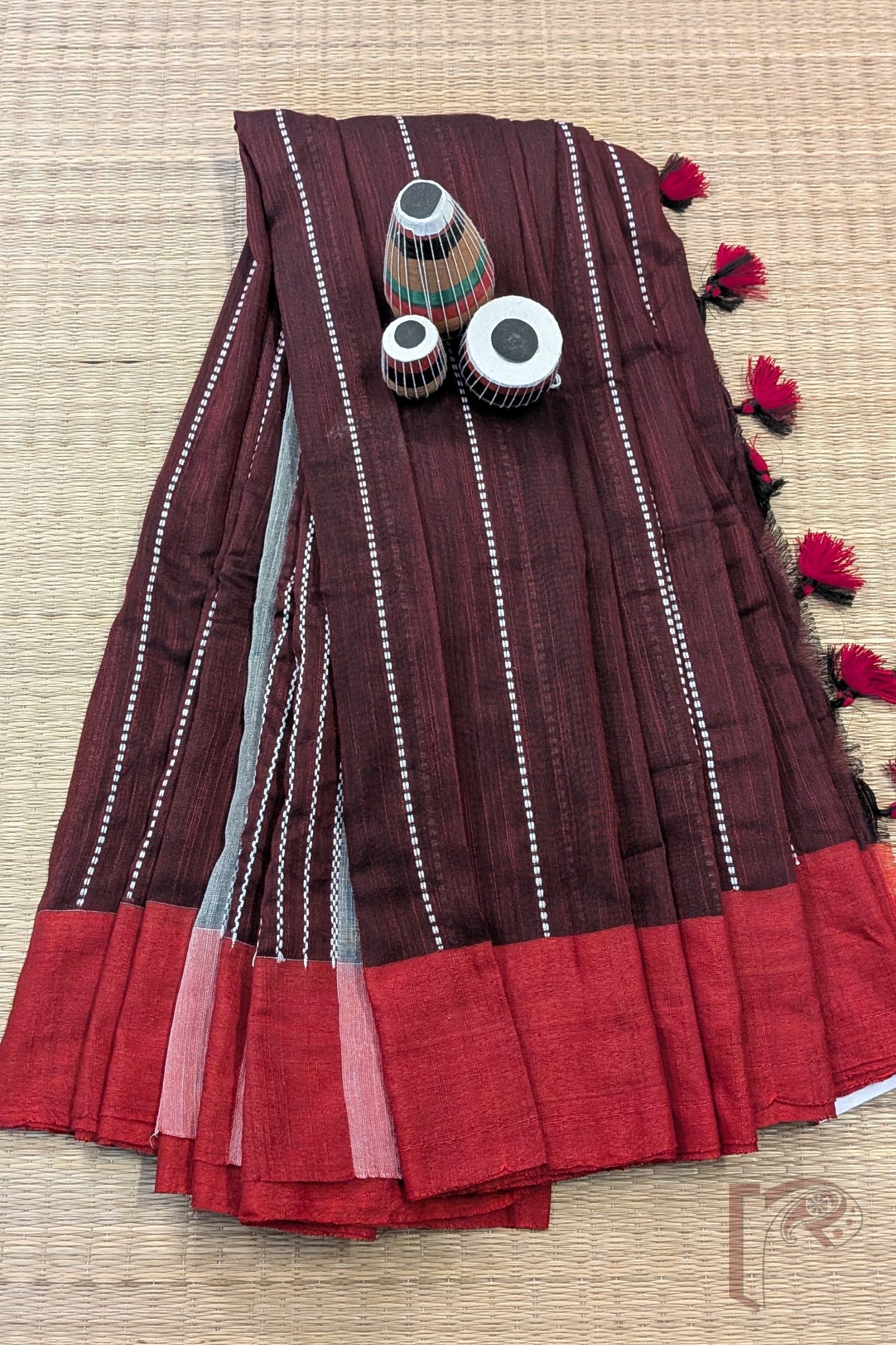Taant Treasures - Maroon Taant Cotton Handloom Saree with Red Border - Image 5