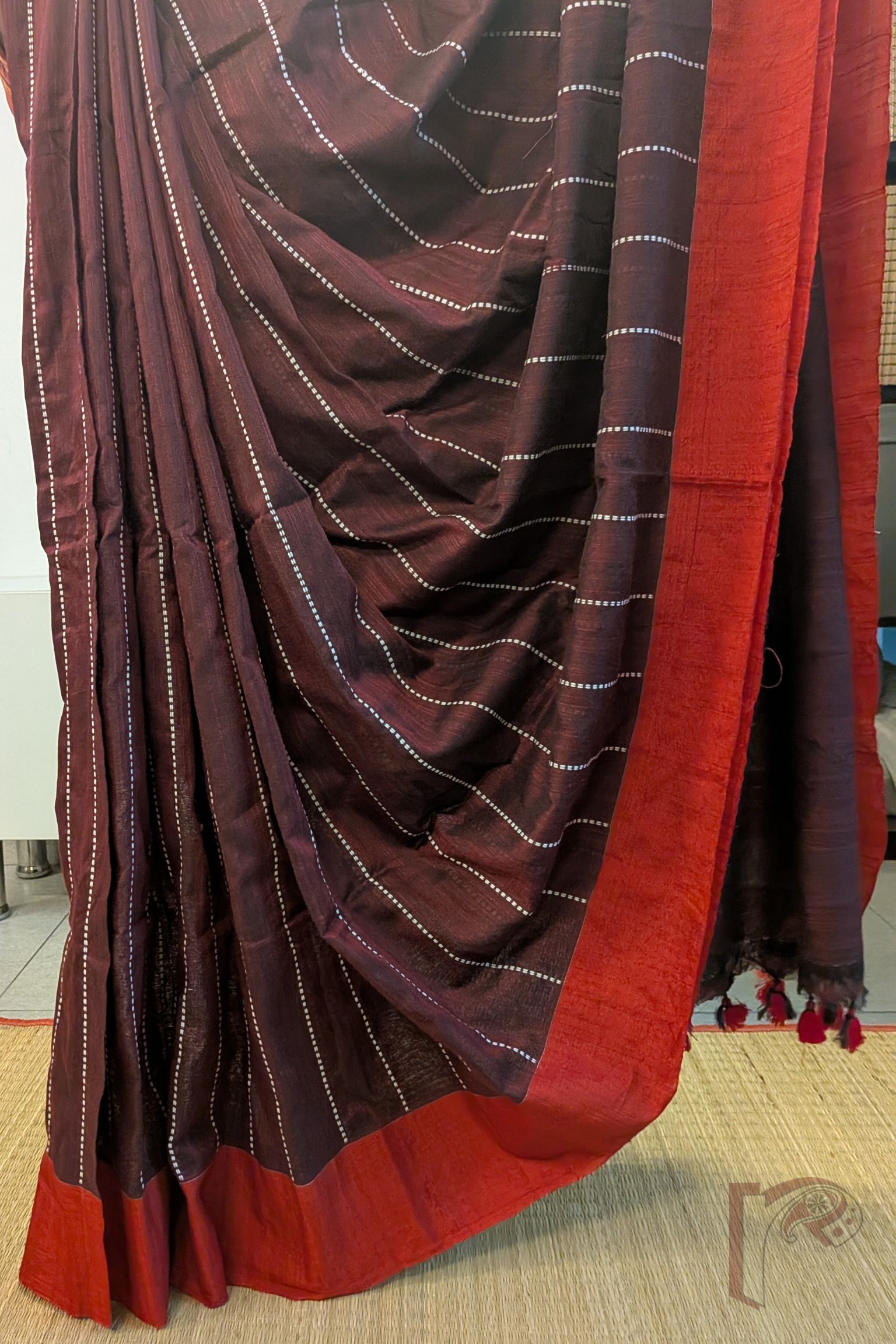Taant Treasures - Maroon Taant Cotton Handloom Saree with Red Border - Image 6