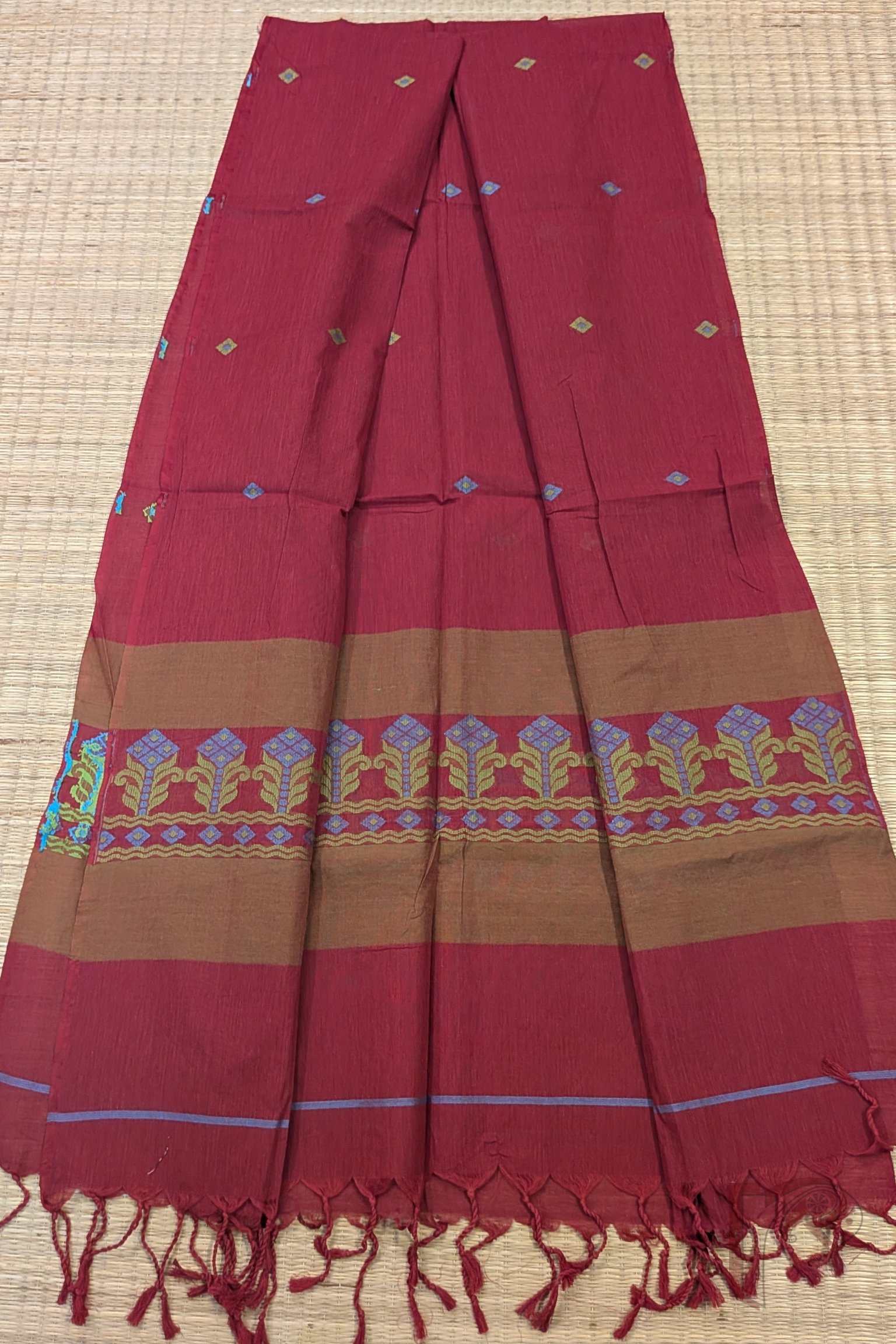 Suit Stories – Mehendi Green and Maroon Cotton Jamdani Suit Set with Diamond Motif Dupatta - Image 5