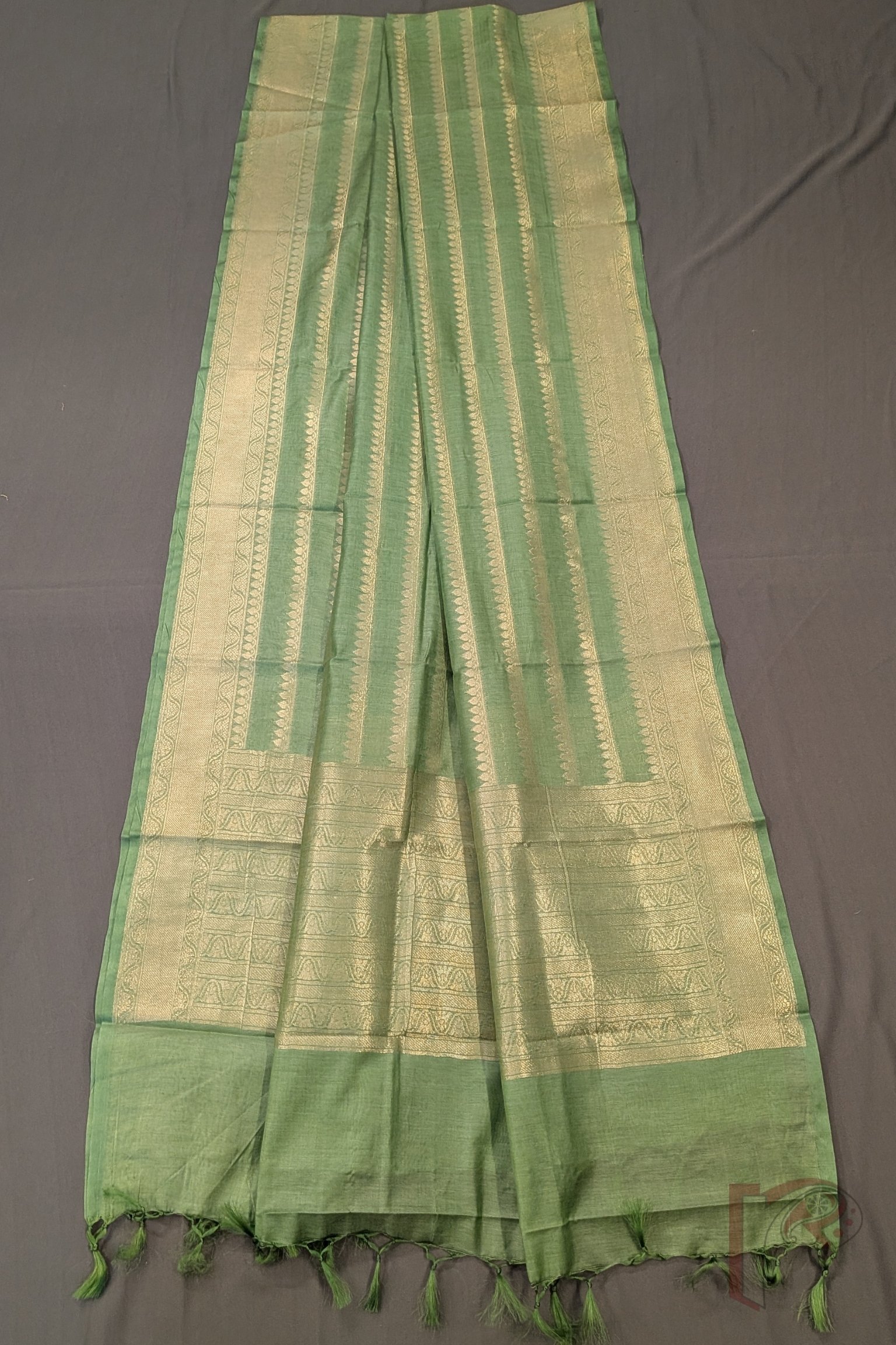 Suit Stories – Leaf Green Cotton Silk Banarasi Suit Material with Honeycomb Weave & Gold Pan-Leaf Line Dupatta - Image 3