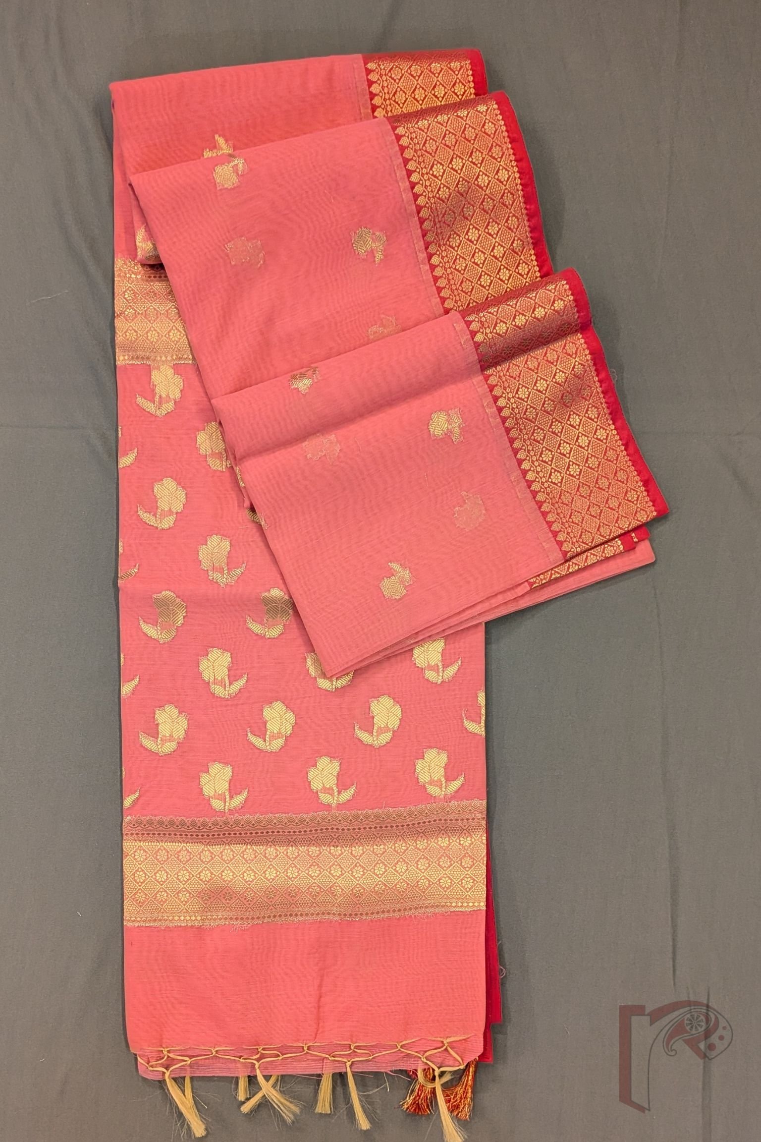 Banarasi Bloom: Light Candy Pink Cotton Silk Blended Banarasi Floral Zari Border Saree - Image 3
