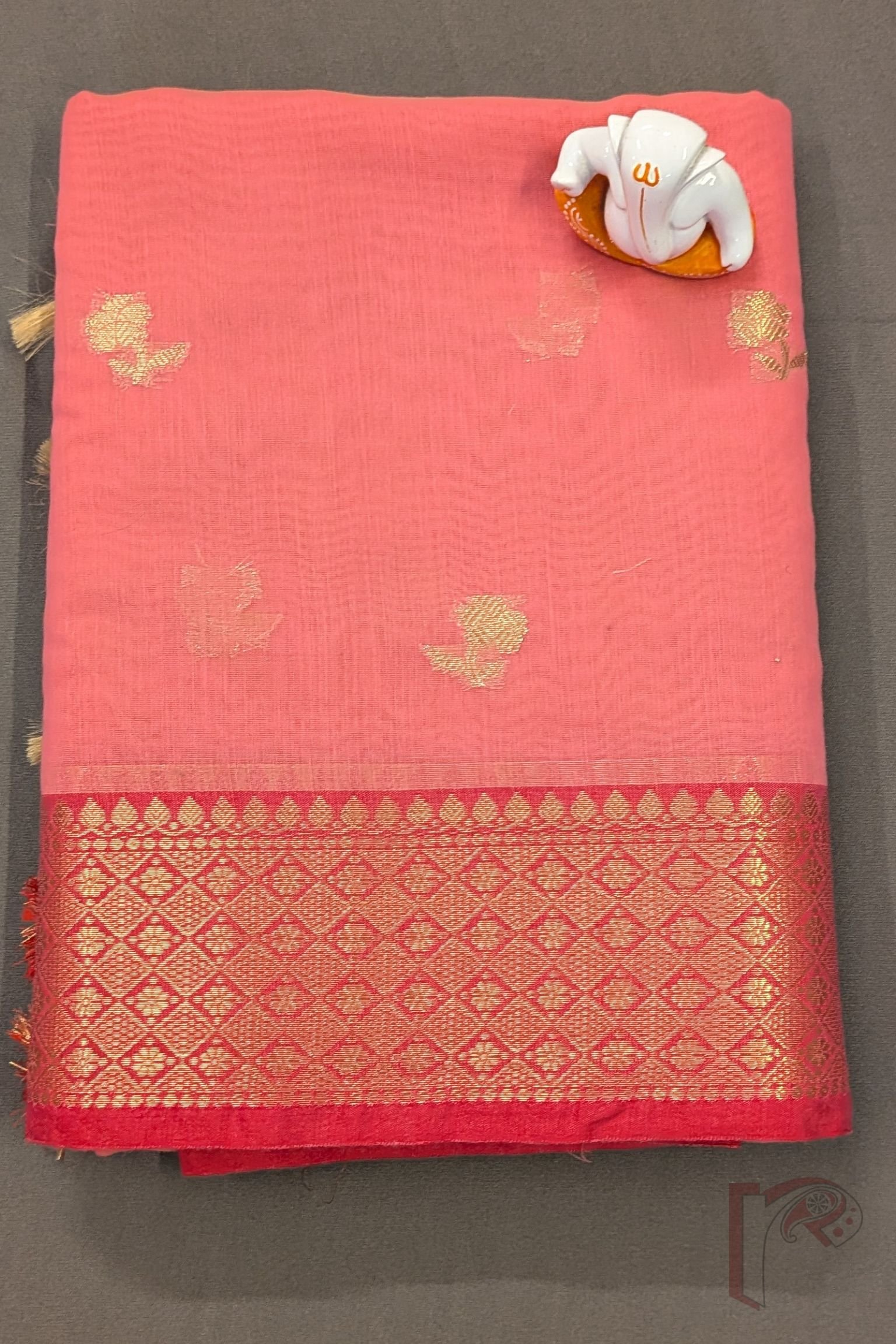 Banarasi Bloom: Light Candy Pink Cotton Silk Blended Banarasi Floral Zari Border Saree - Image 5