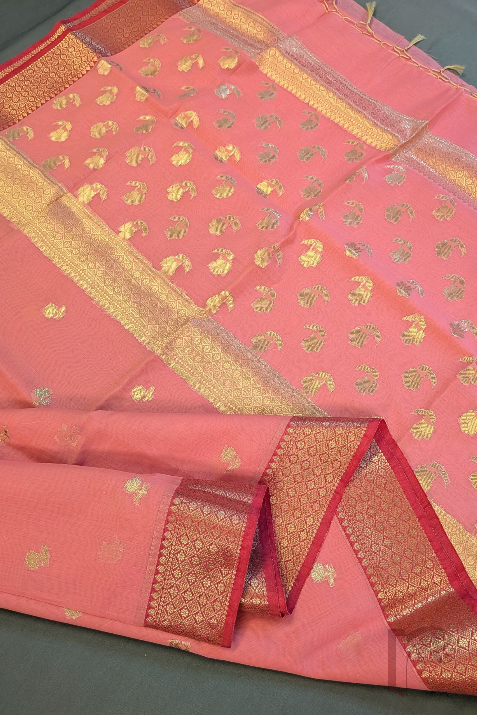 Banarasi Bloom: Light Candy Pink Cotton Silk Blended Banarasi Floral Zari Border Saree