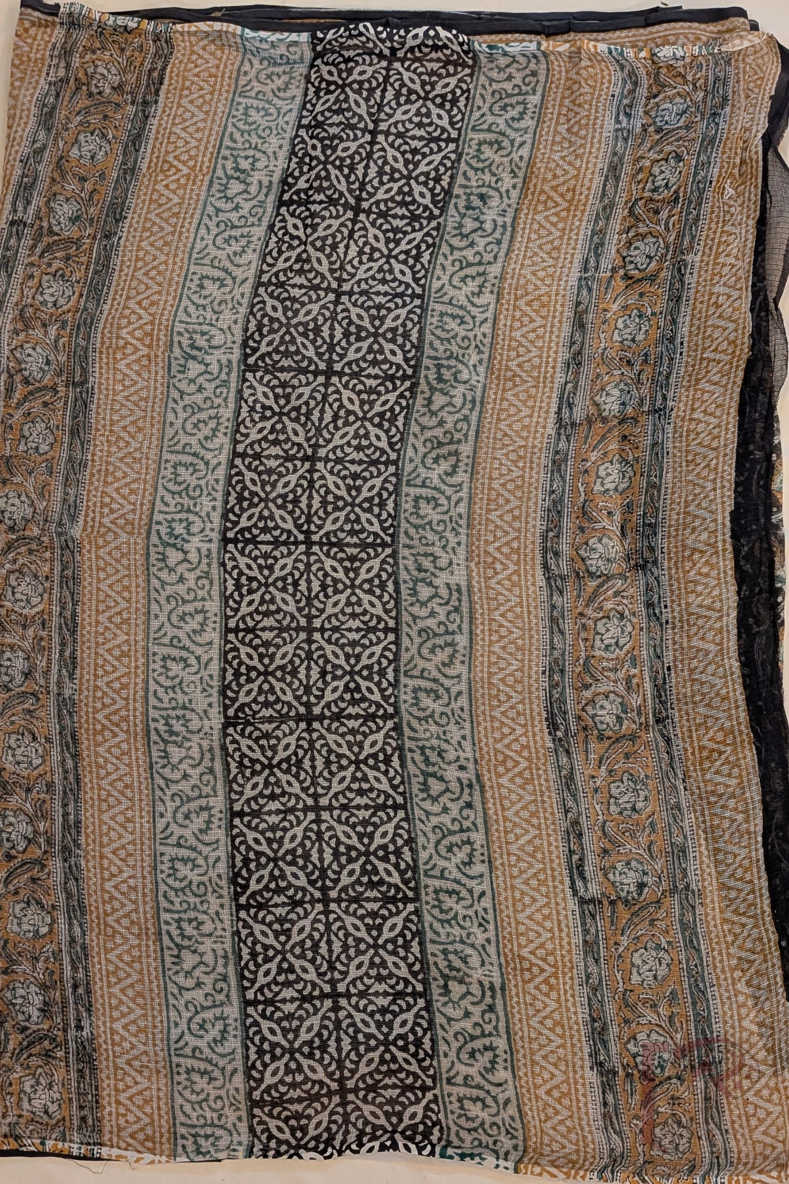 Kota Katha – Black Kota Cotton Saree with Fan Flower Motifs and Beige Parallel Print Pallu - Image 5