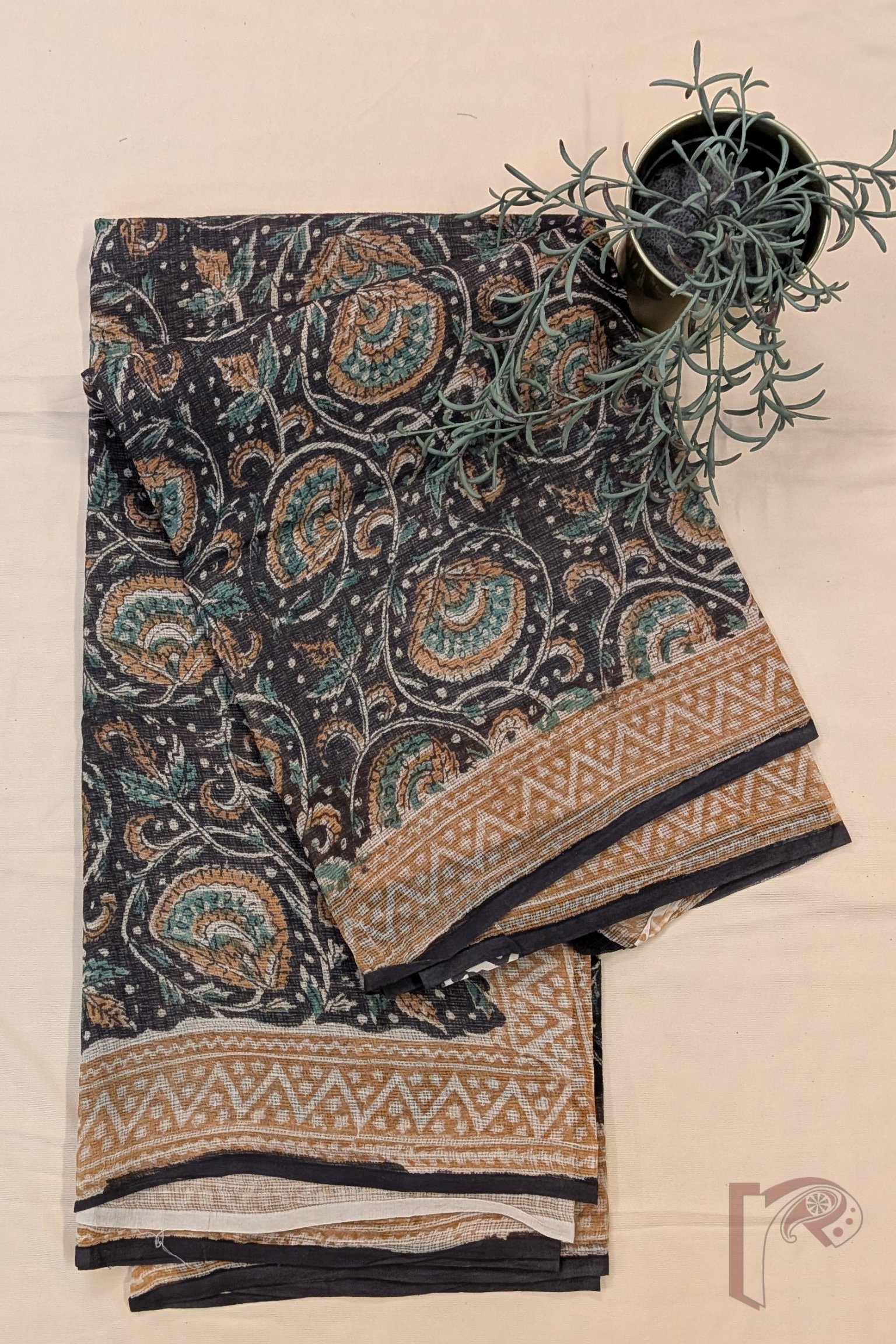 Kota Katha – Black Kota Cotton Saree with Fan Flower Motifs and Beige Parallel Print Pallu - Image 7