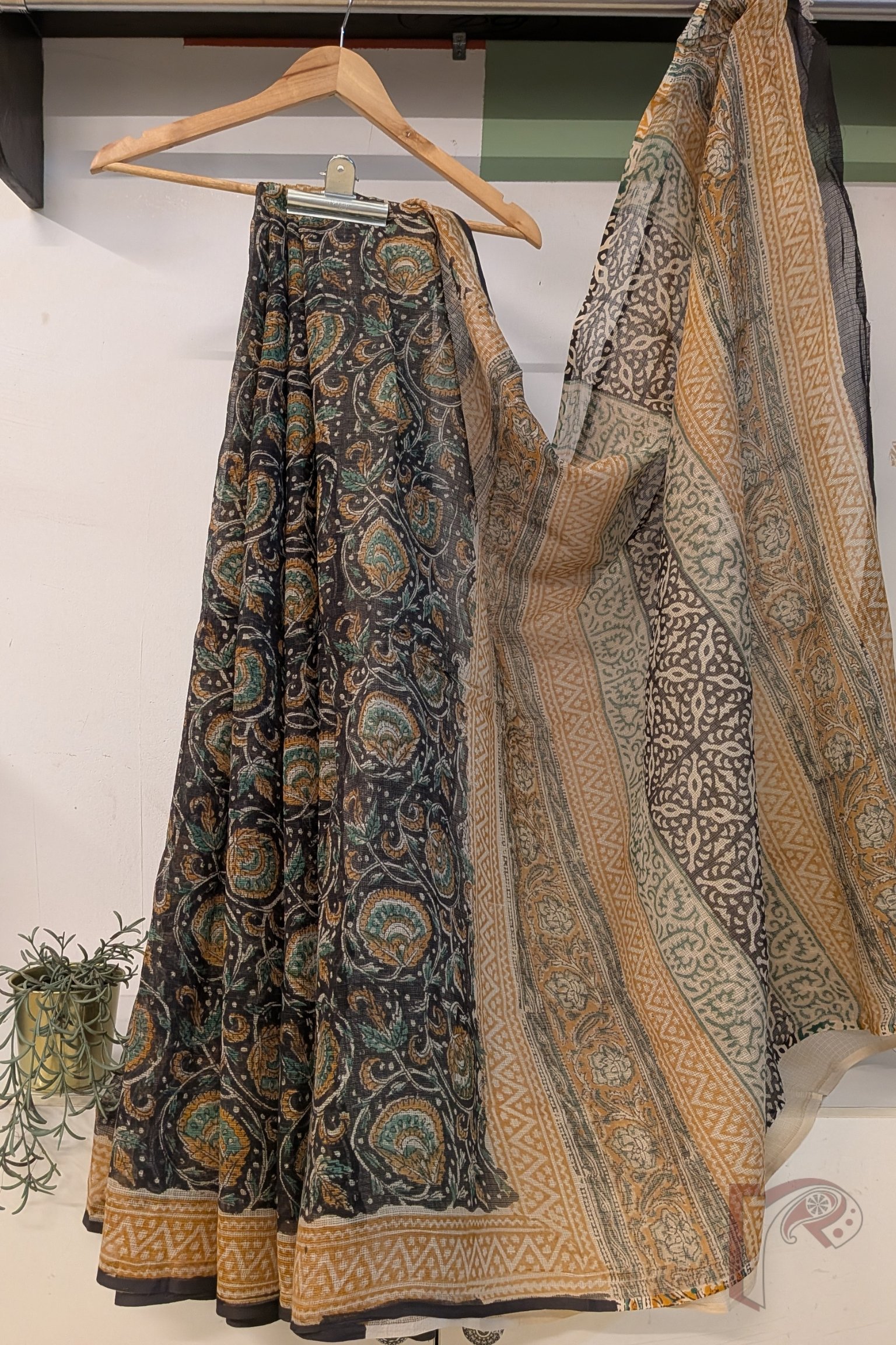 Kota Katha – Black Kota Cotton Saree with Fan Flower Motifs and Beige Parallel Print Pallu
