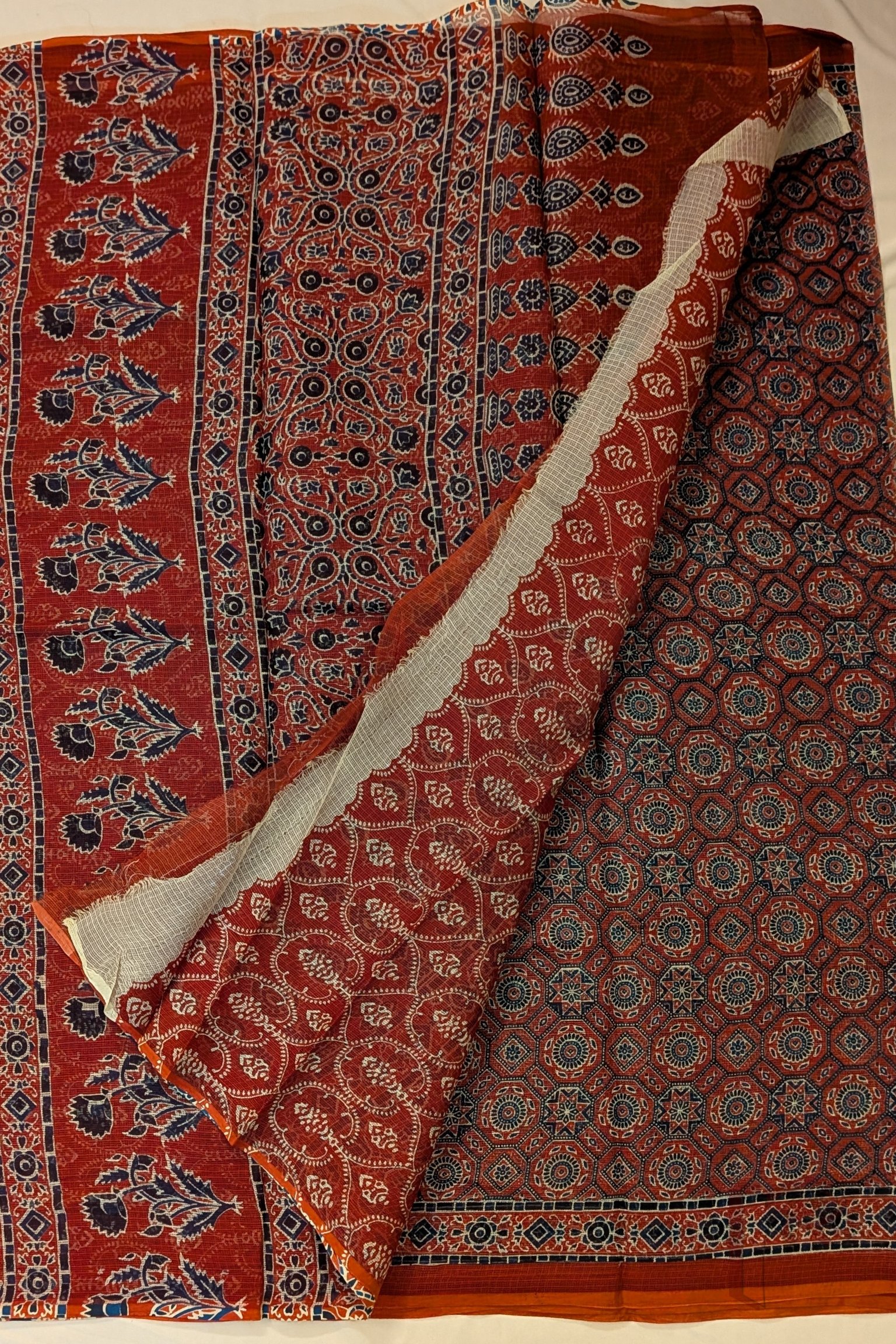 Kota Katha – Red Kota Cotton Saree with Traditional Ajrakh Motifs and Jaal Pallu - Image 2