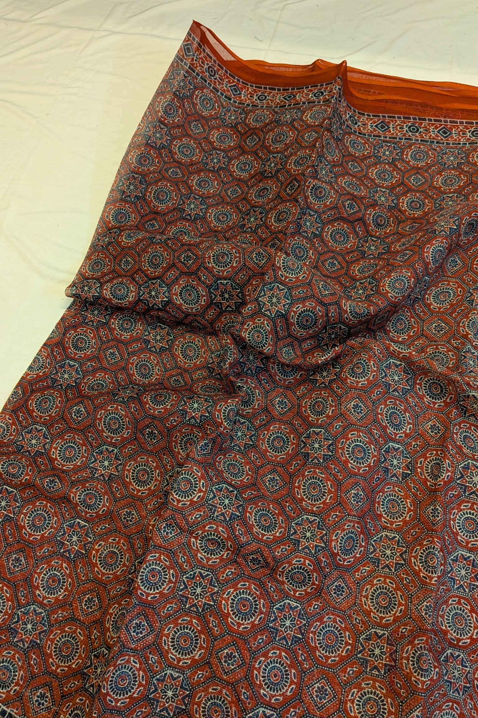 Kota Katha – Red Kota Cotton Saree with Traditional Ajrakh Motifs and Jaal Pallu - Image 3