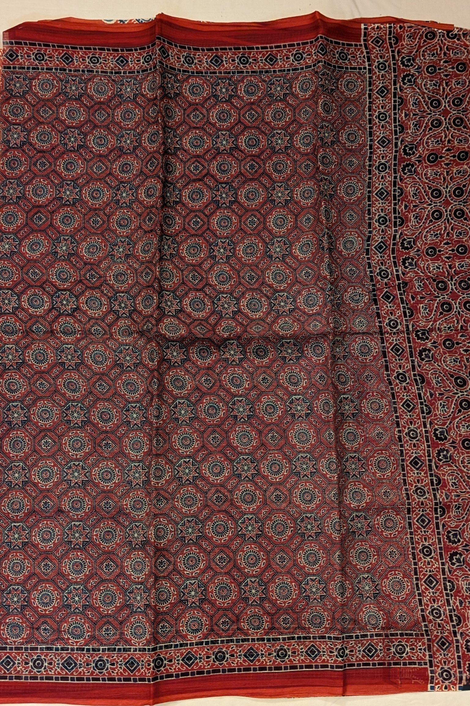 Kota Katha – Red Kota Cotton Saree with Traditional Ajrakh Motifs and Jaal Pallu - Image 4