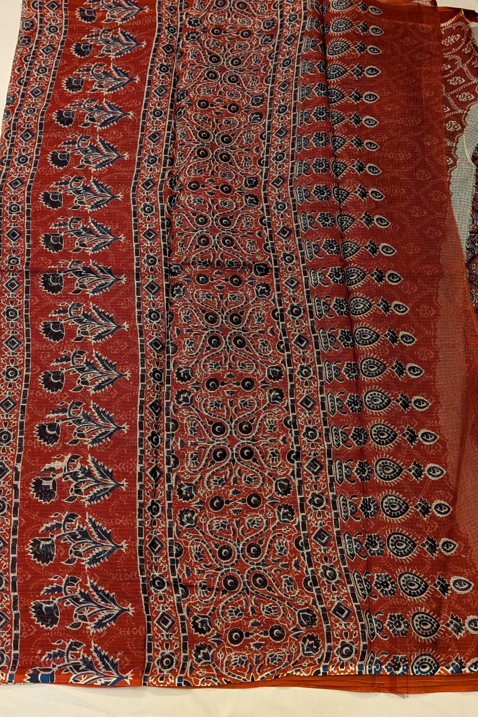 Kota Katha – Red Kota Cotton Saree with Traditional Ajrakh Motifs and Jaal Pallu - Image 5