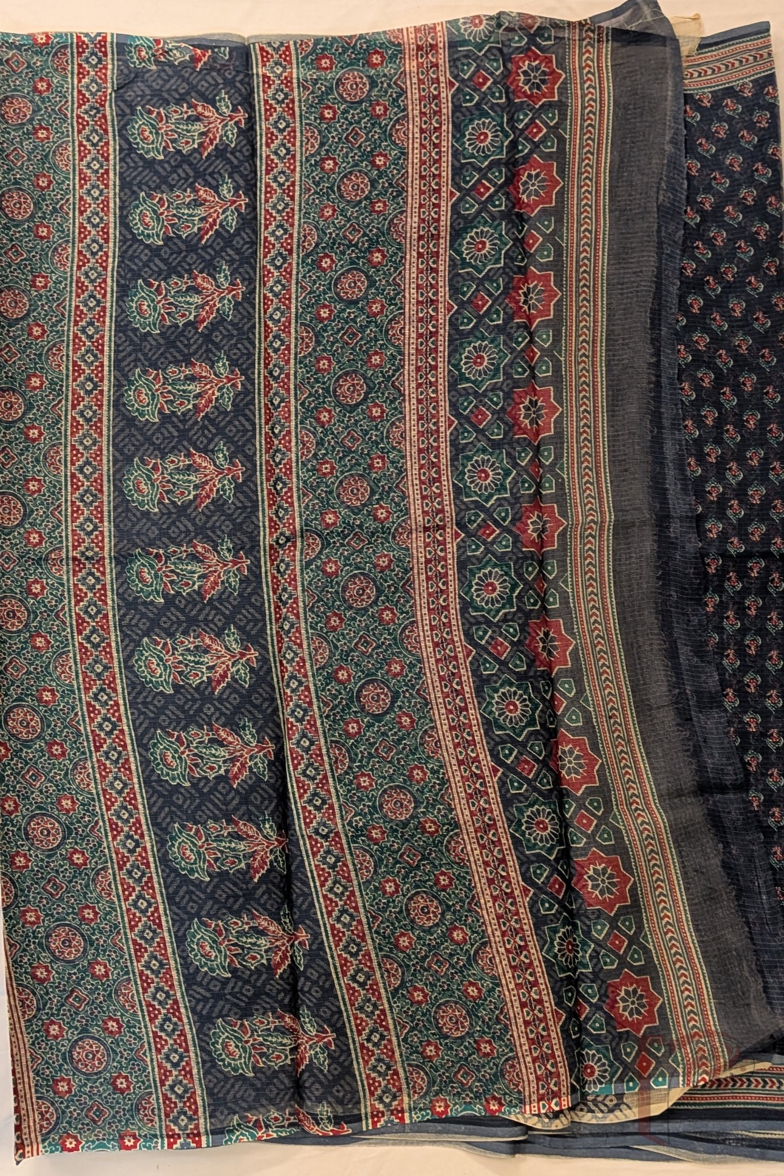 Kota Katha – Dark Green Grey Kota Cotton Saree with Mini Floral Motifs and Ajrakh Pallu - Image 5