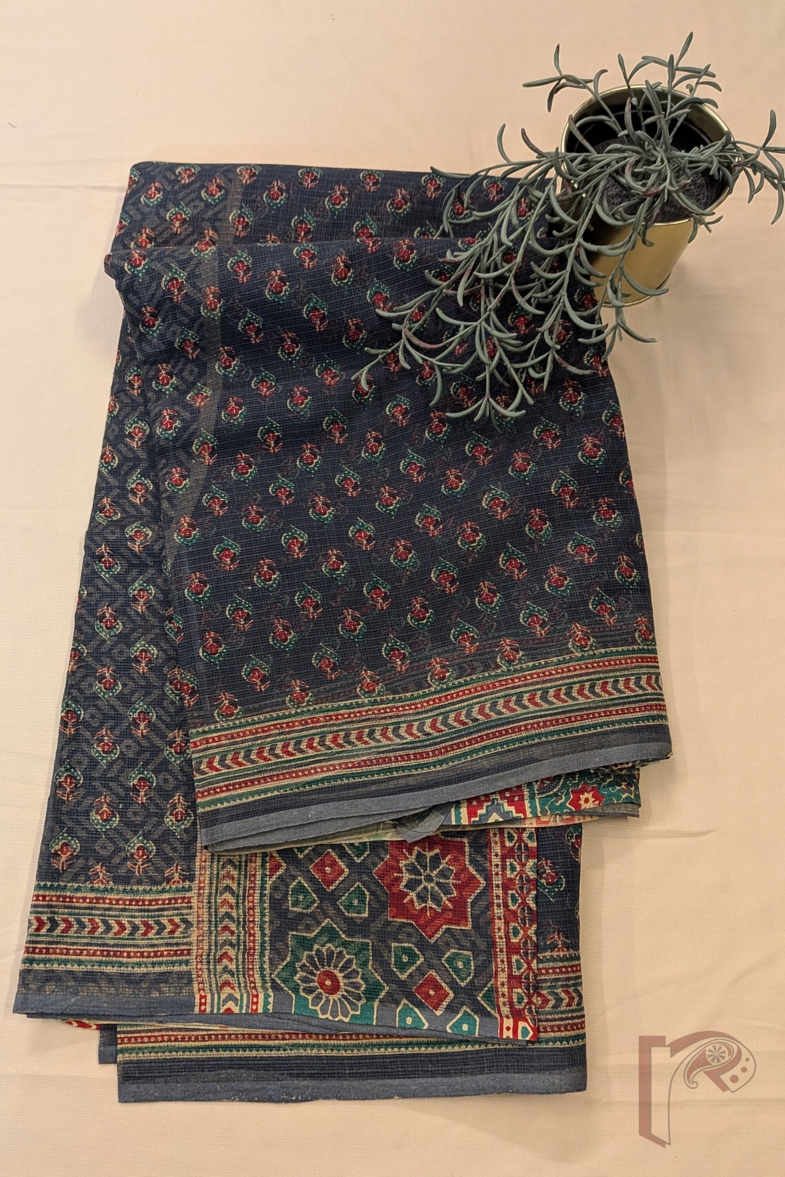 Kota Katha – Dark Green Grey Kota Cotton Saree with Mini Floral Motifs and Ajrakh Pallu - Image 7