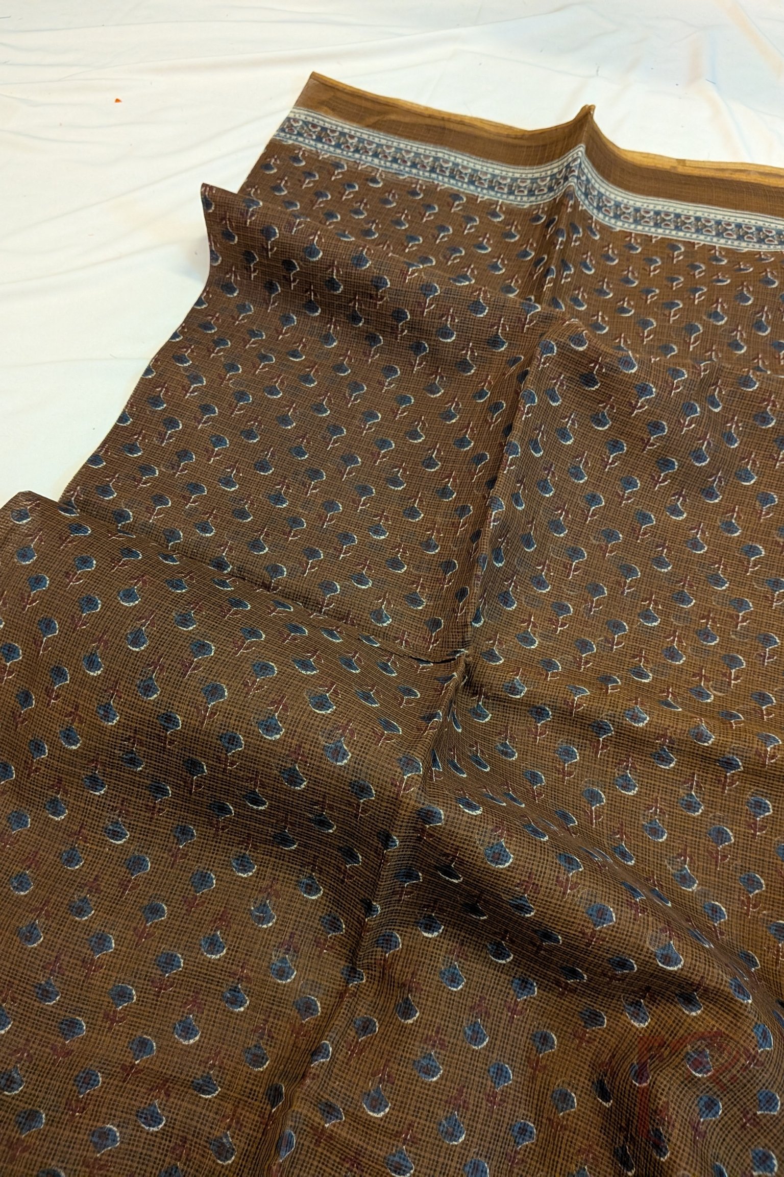 Kota Katha – Brown Kota Cotton Saree with Floral Bud Motifs and Ajrakh Pallu - Image 3