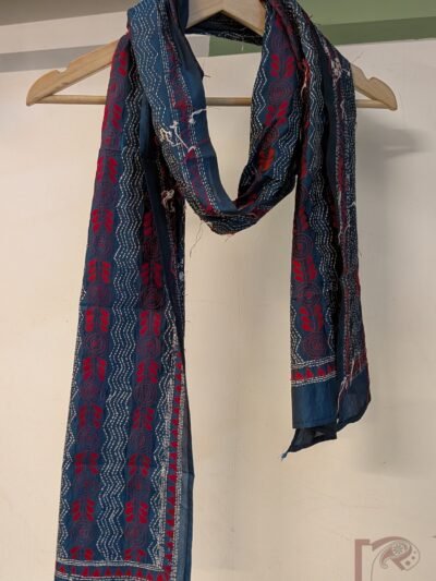 Dreamy Drapes - Bluish Grey Blended Silk Kantha Stole with Zigzag Lines, Circular and Leaf Motifs in White and Red