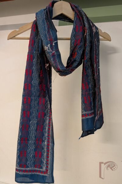 Dreamy Drapes - Bluish Grey Blended Silk Kantha Stole with Zigzag Lines, Circular and Leaf Motifs in White and Red