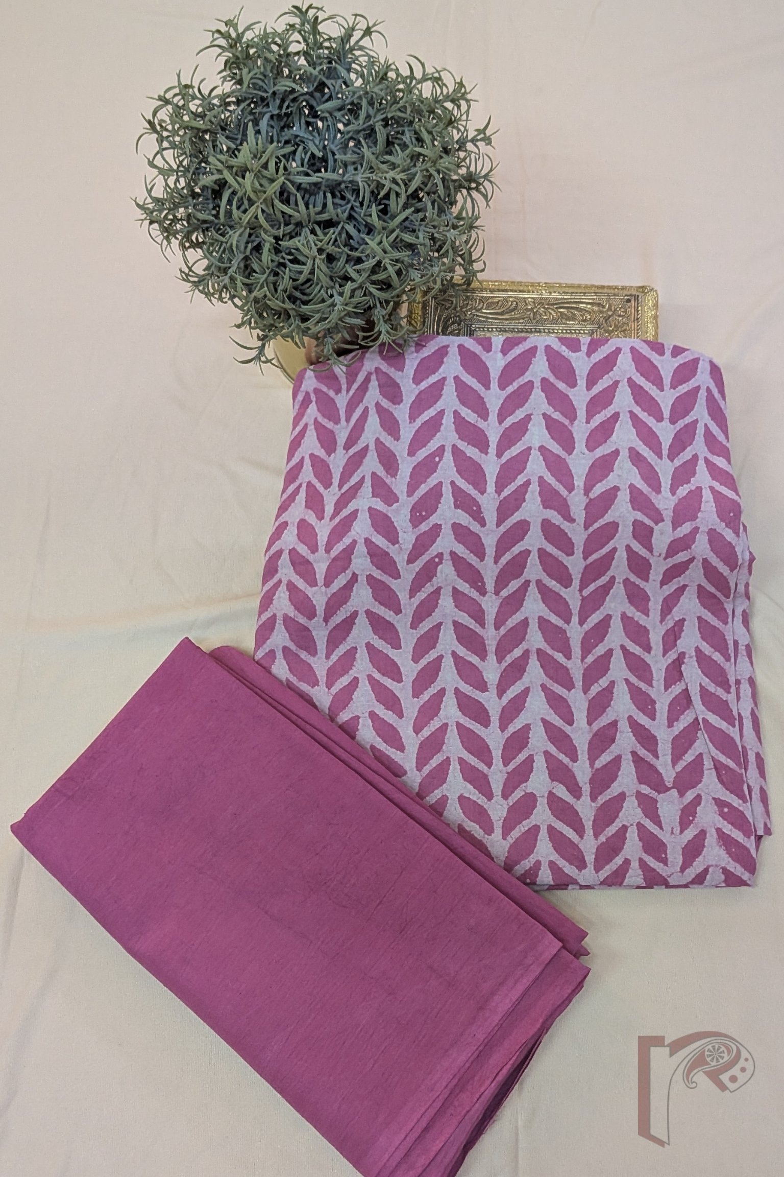 Suit stories – Dull Pink & Cream Leaf Pattern V-Line Mulmul Cotton Suit Set with Plain Bottom