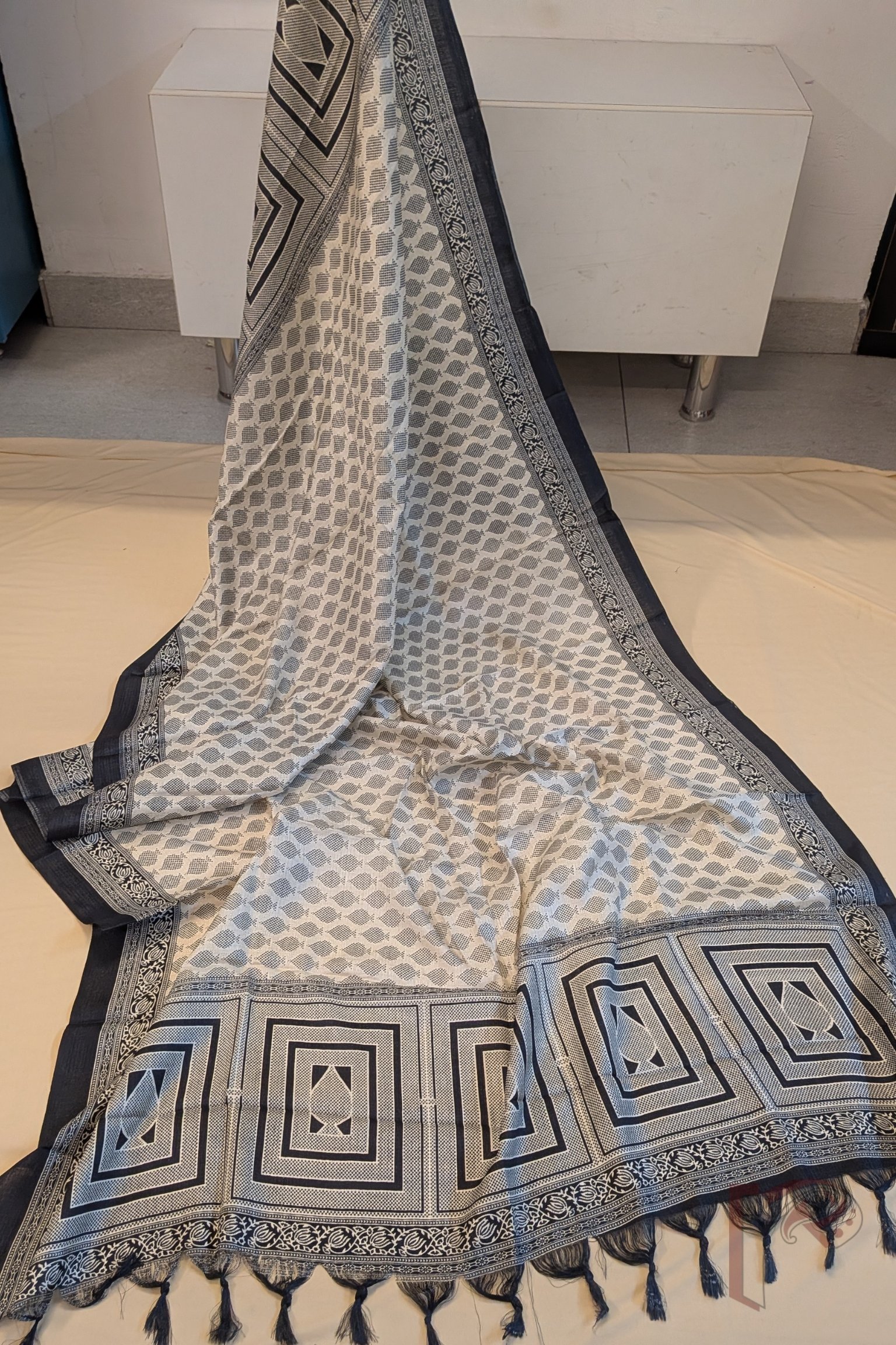 Dreamy Drapes - Cream & Black Spade Leaf Motif Banana Fiber Dupatta with Dotted Rectangular Borders - Image 3