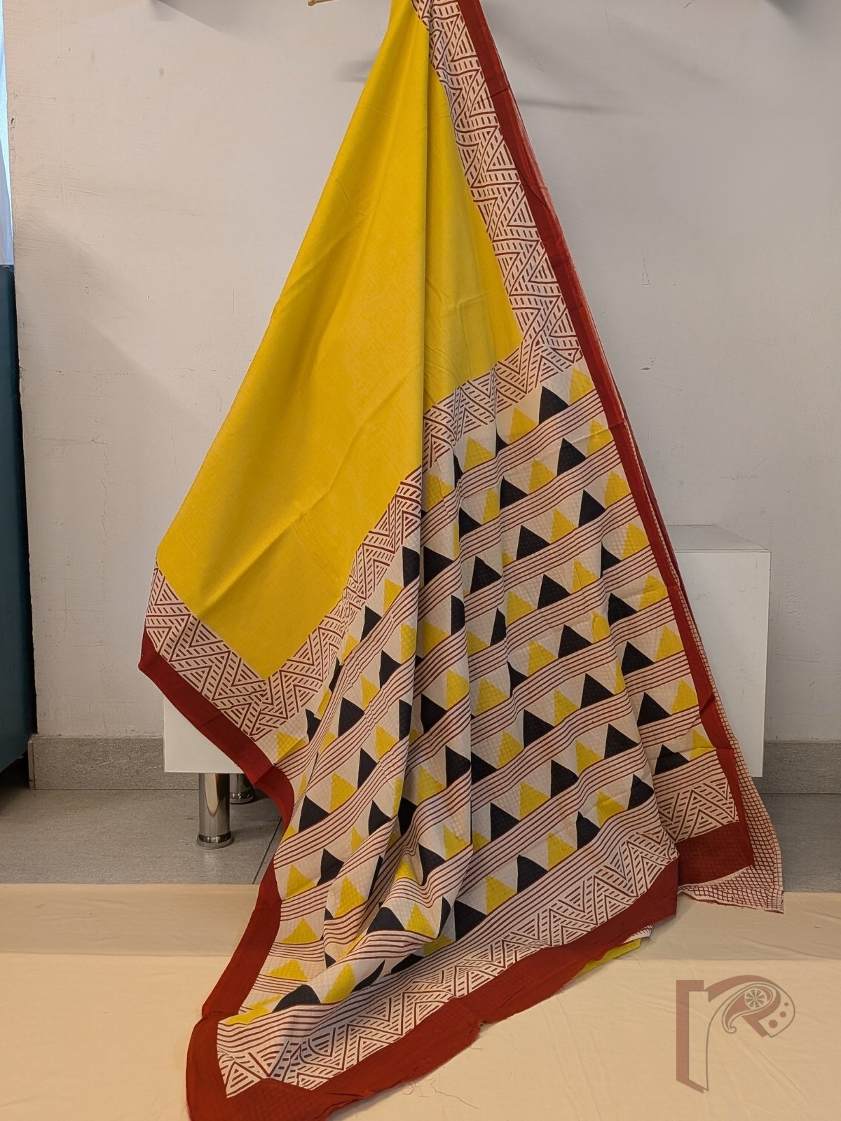 Mulmul Muse – Yellow Mul Cotton Saree with Offwhite Abstract Border and Geometric Pallu - Image 3