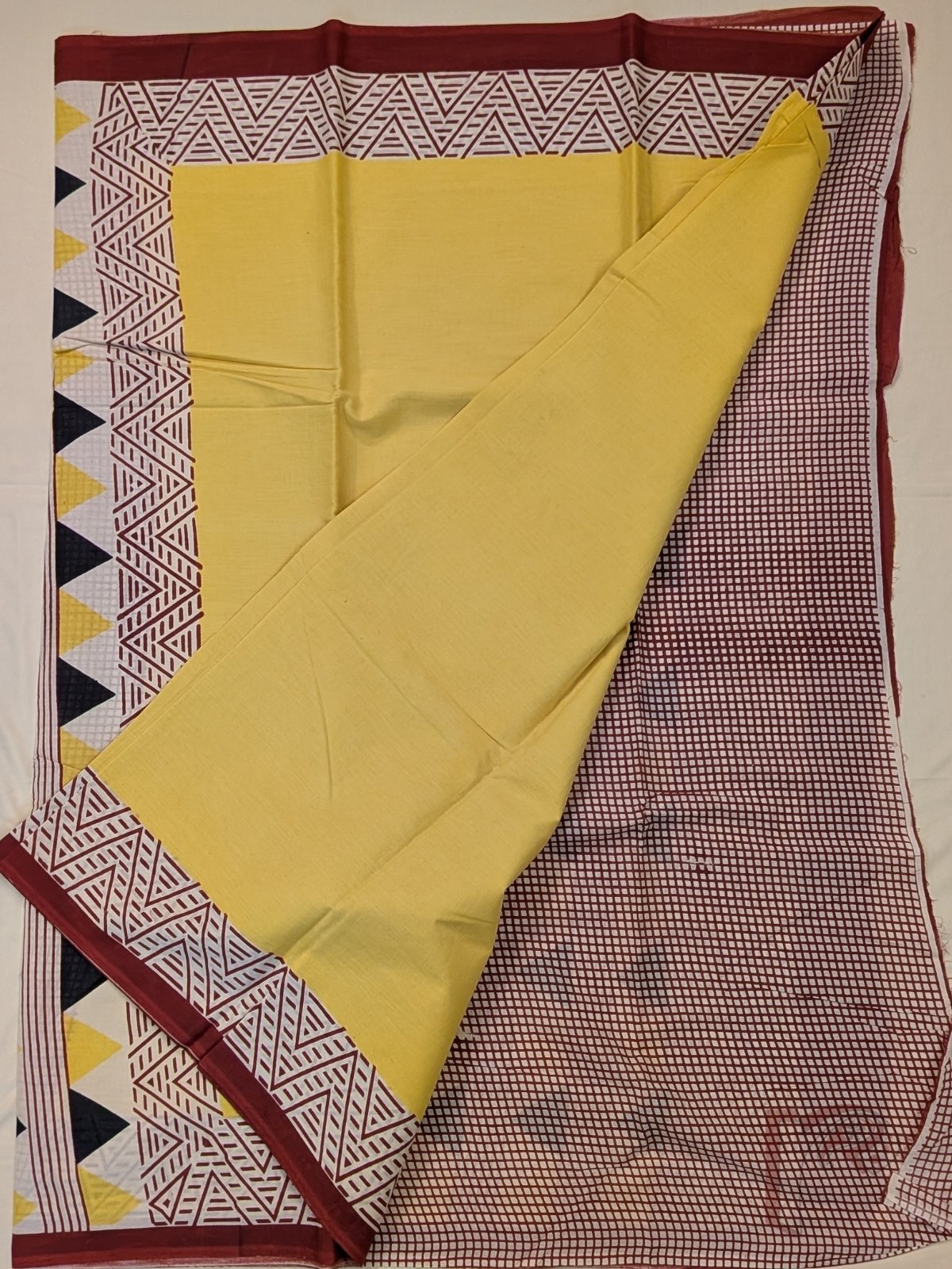 Mulmul Muse – Yellow Mul Cotton Saree with Offwhite Abstract Border and Geometric Pallu - Image 4